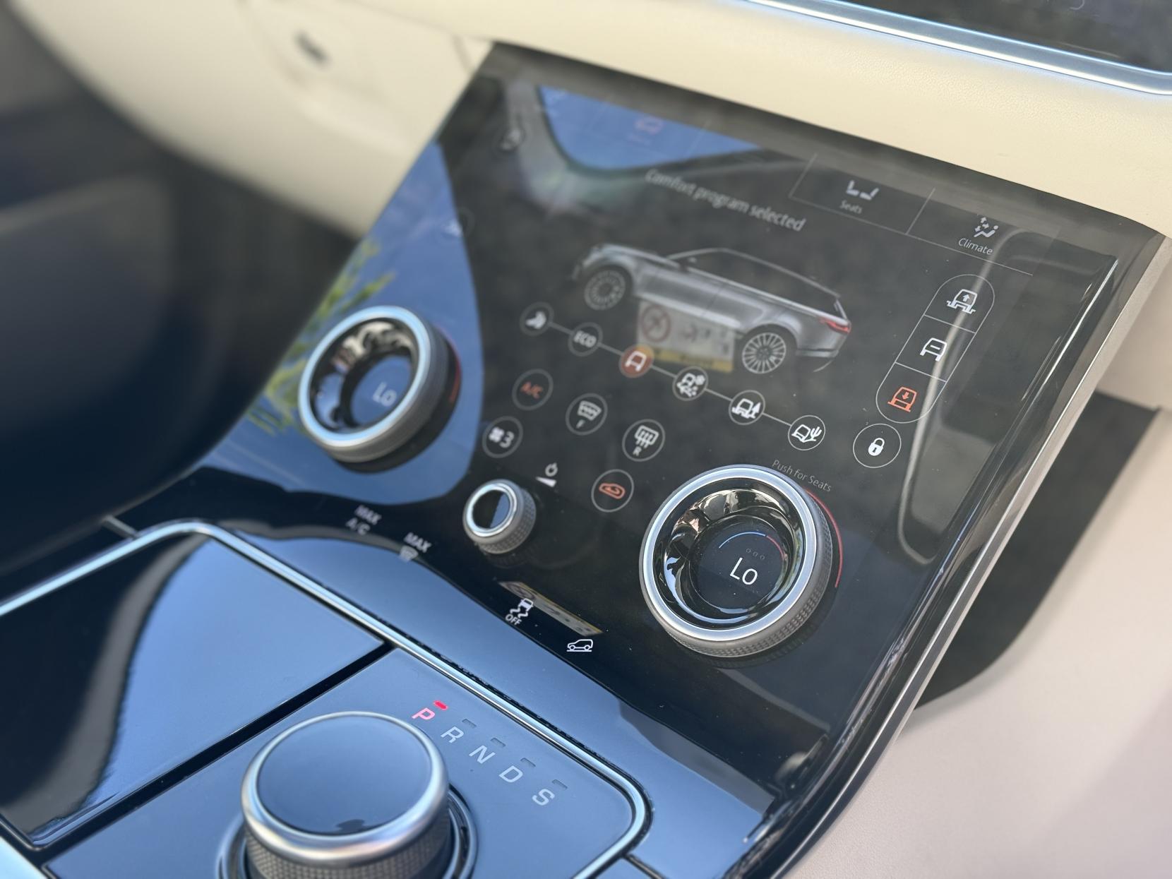 Land Rover Range Rover Velar 3.0 D300 R-Dynamic HSE SUV 5dr Diesel Auto 4WD Euro 6 (s/s) (300 ps)