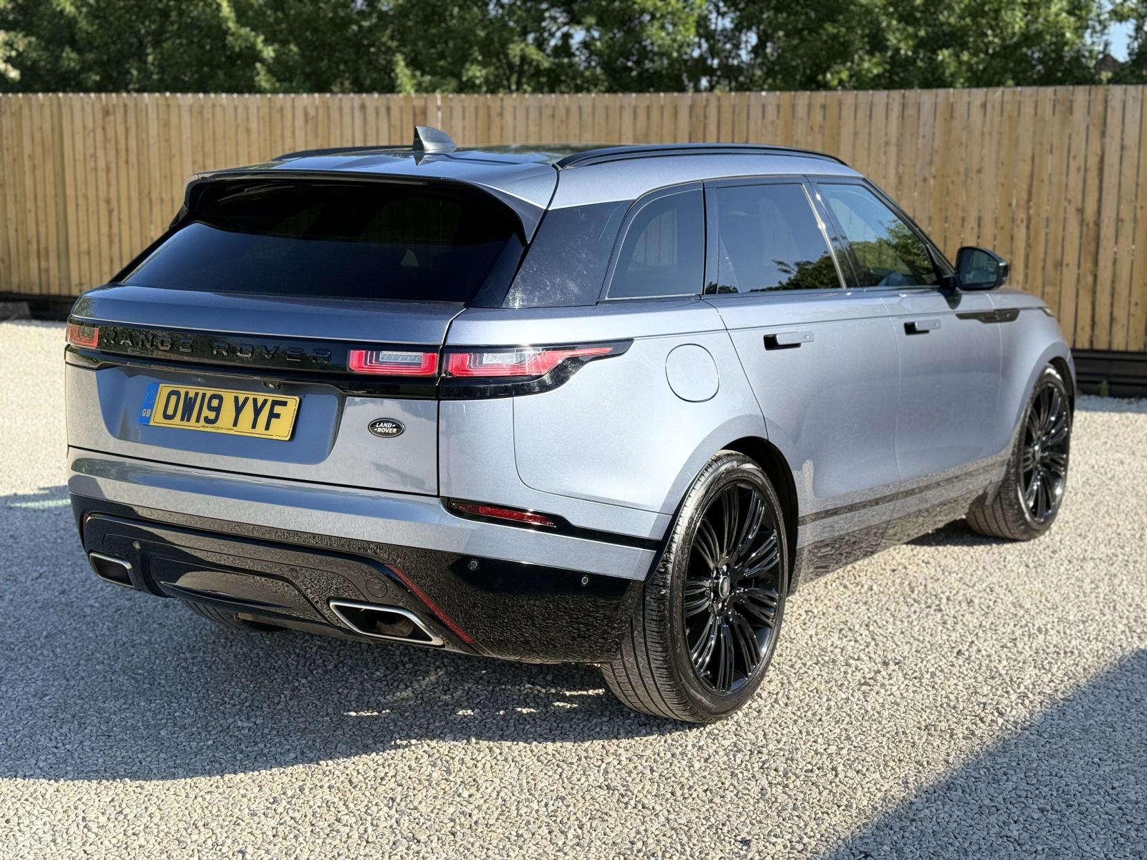 Land Rover Range Rover Velar 3.0 D300 R-Dynamic HSE SUV 5dr Diesel Auto 4WD Euro 6 (s/s) (300 ps)