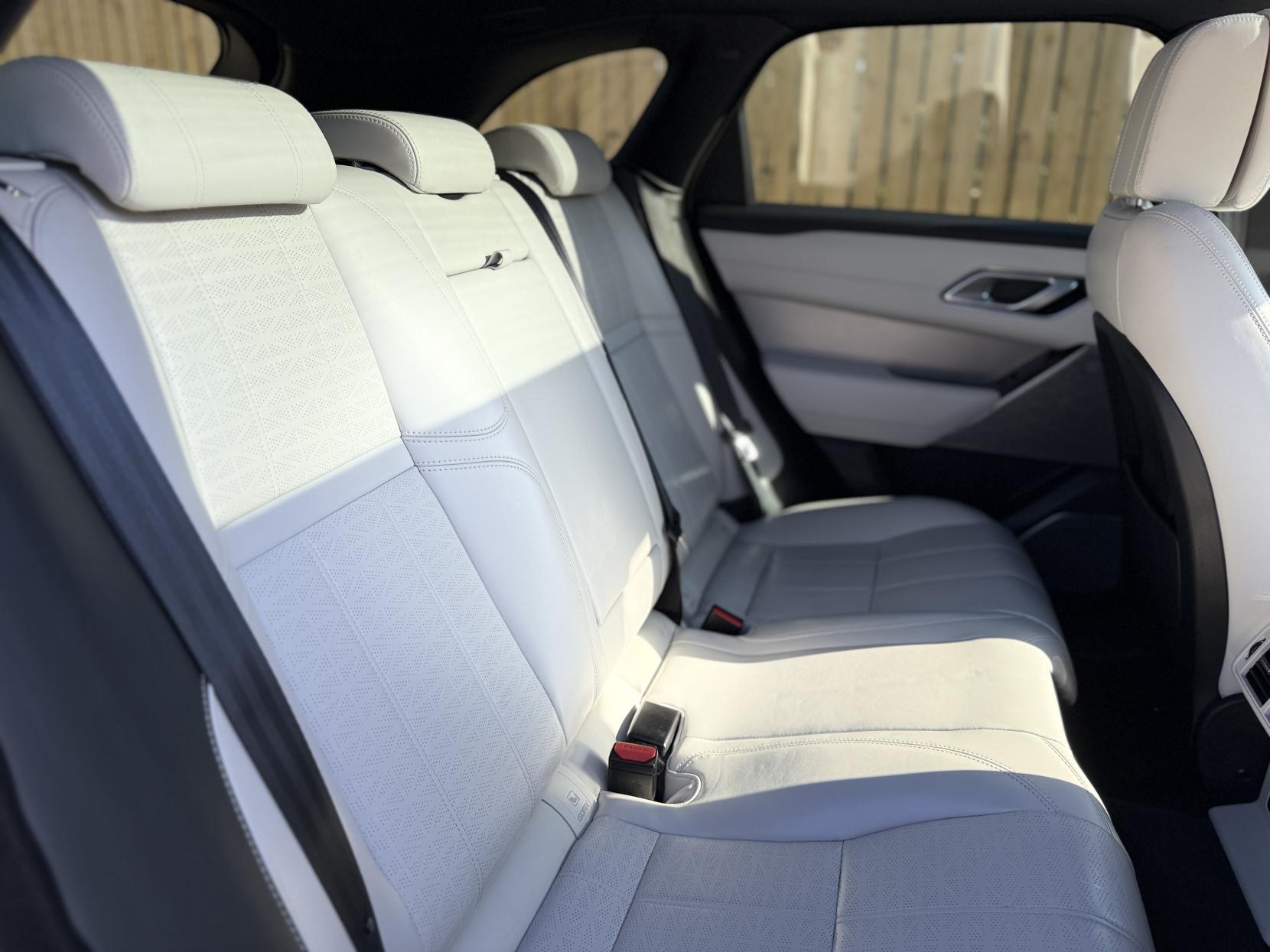 Land Rover Range Rover Velar 3.0 D300 R-Dynamic HSE SUV 5dr Diesel Auto 4WD Euro 6 (s/s) (300 ps)