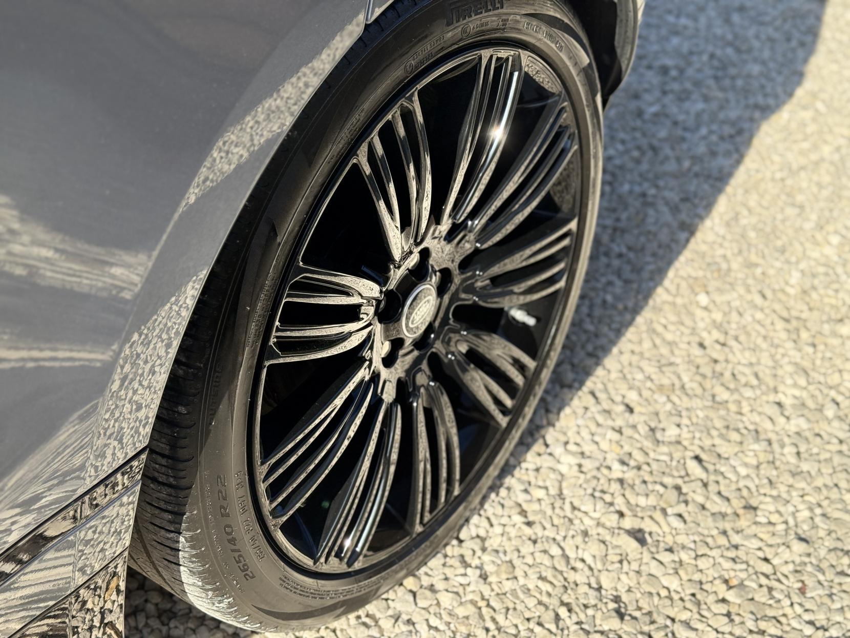 Land Rover Range Rover Velar 3.0 D300 R-Dynamic HSE SUV 5dr Diesel Auto 4WD Euro 6 (s/s) (300 ps)