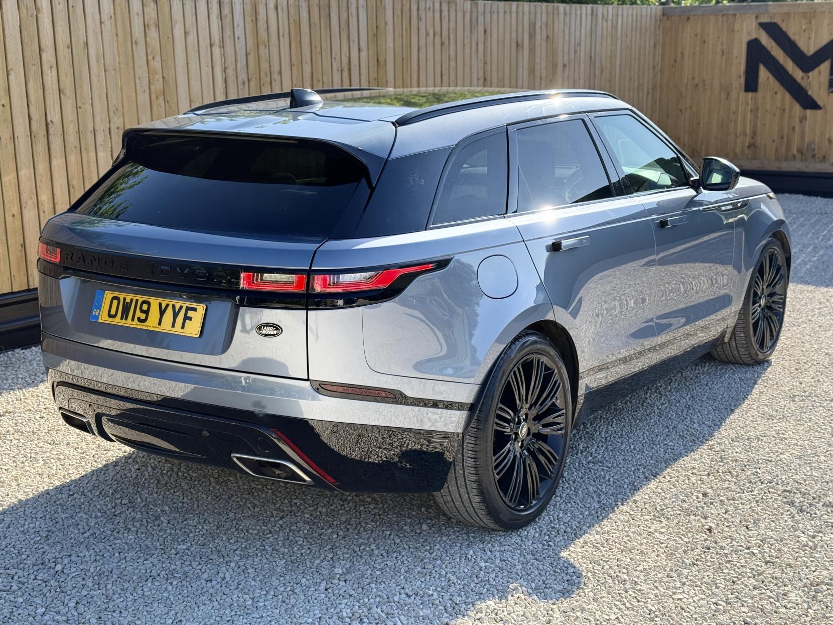 Land Rover Range Rover Velar 3.0 D300 R-Dynamic HSE SUV 5dr Diesel Auto 4WD Euro 6 (s/s) (300 ps)