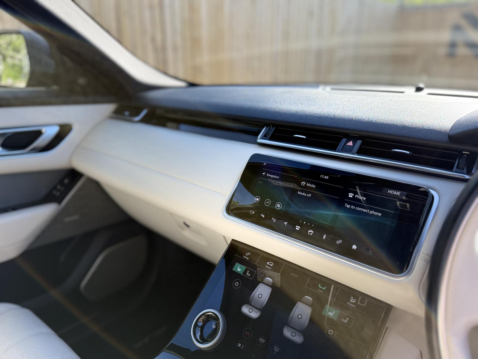 Land Rover Range Rover Velar 3.0 D300 R-Dynamic HSE SUV 5dr Diesel Auto 4WD Euro 6 (s/s) (300 ps)