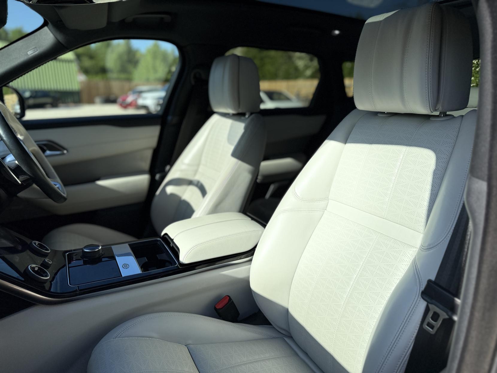 Land Rover Range Rover Velar 3.0 D300 R-Dynamic HSE SUV 5dr Diesel Auto 4WD Euro 6 (s/s) (300 ps)