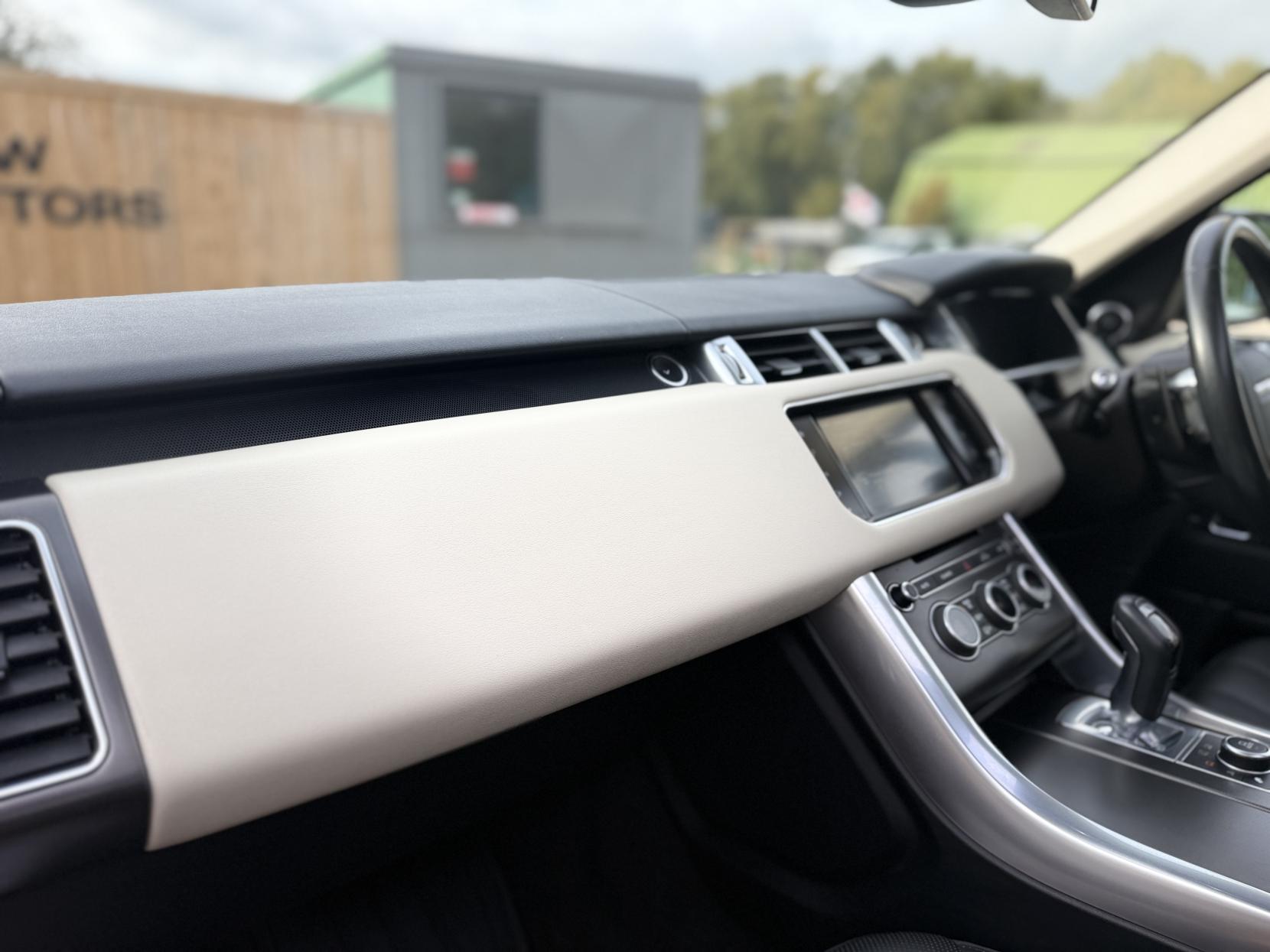 Land Rover Range Rover Sport 3.0 SD V6 HSE Dynamic SUV 5dr Diesel Auto 4WD Euro 6 (s/s) (306 ps)
