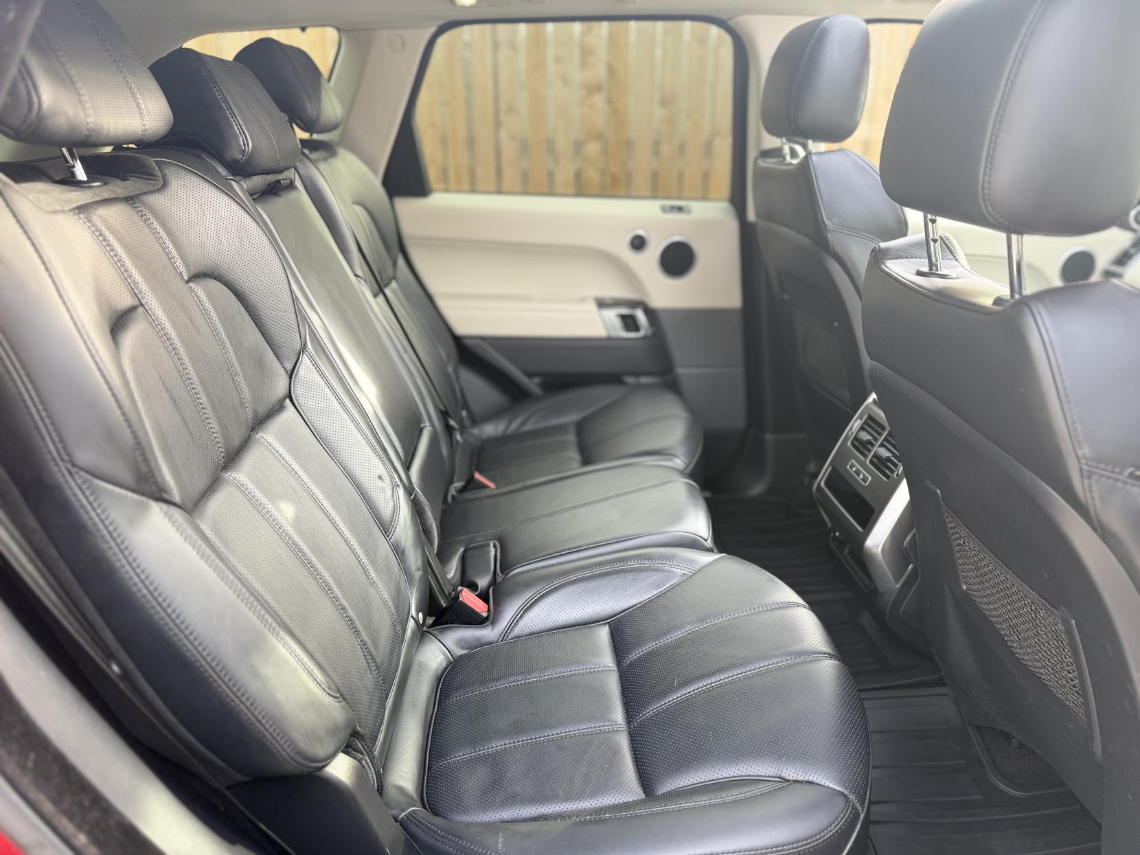 Land Rover Range Rover Sport 3.0 SD V6 HSE Dynamic SUV 5dr Diesel Auto 4WD Euro 6 (s/s) (306 ps)
