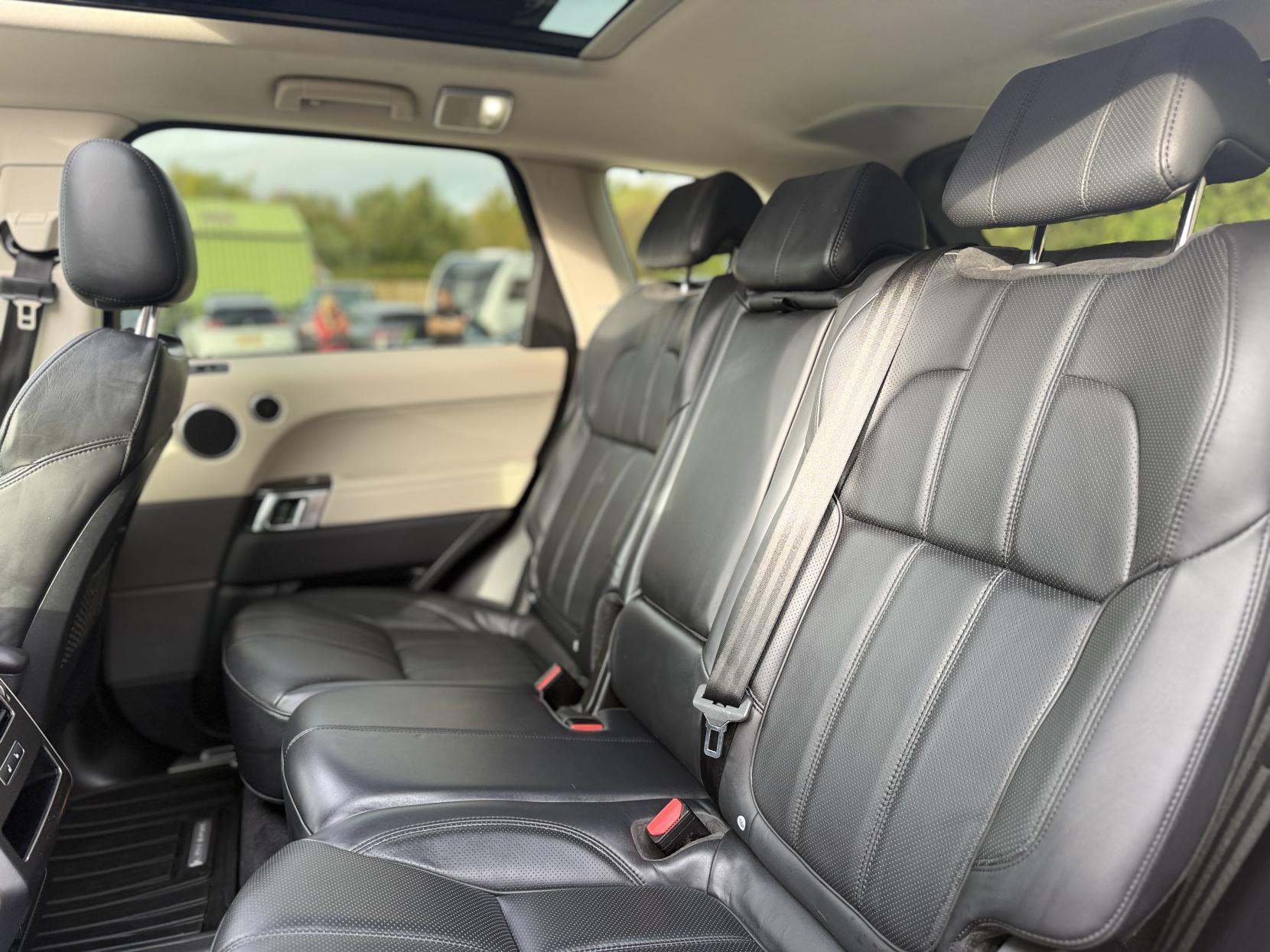 Land Rover Range Rover Sport 3.0 SD V6 HSE Dynamic SUV 5dr Diesel Auto 4WD Euro 6 (s/s) (306 ps)