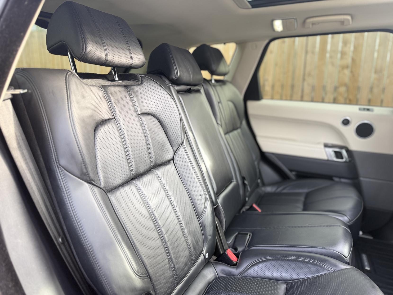 Land Rover Range Rover Sport 3.0 SD V6 HSE Dynamic SUV 5dr Diesel Auto 4WD Euro 6 (s/s) (306 ps)