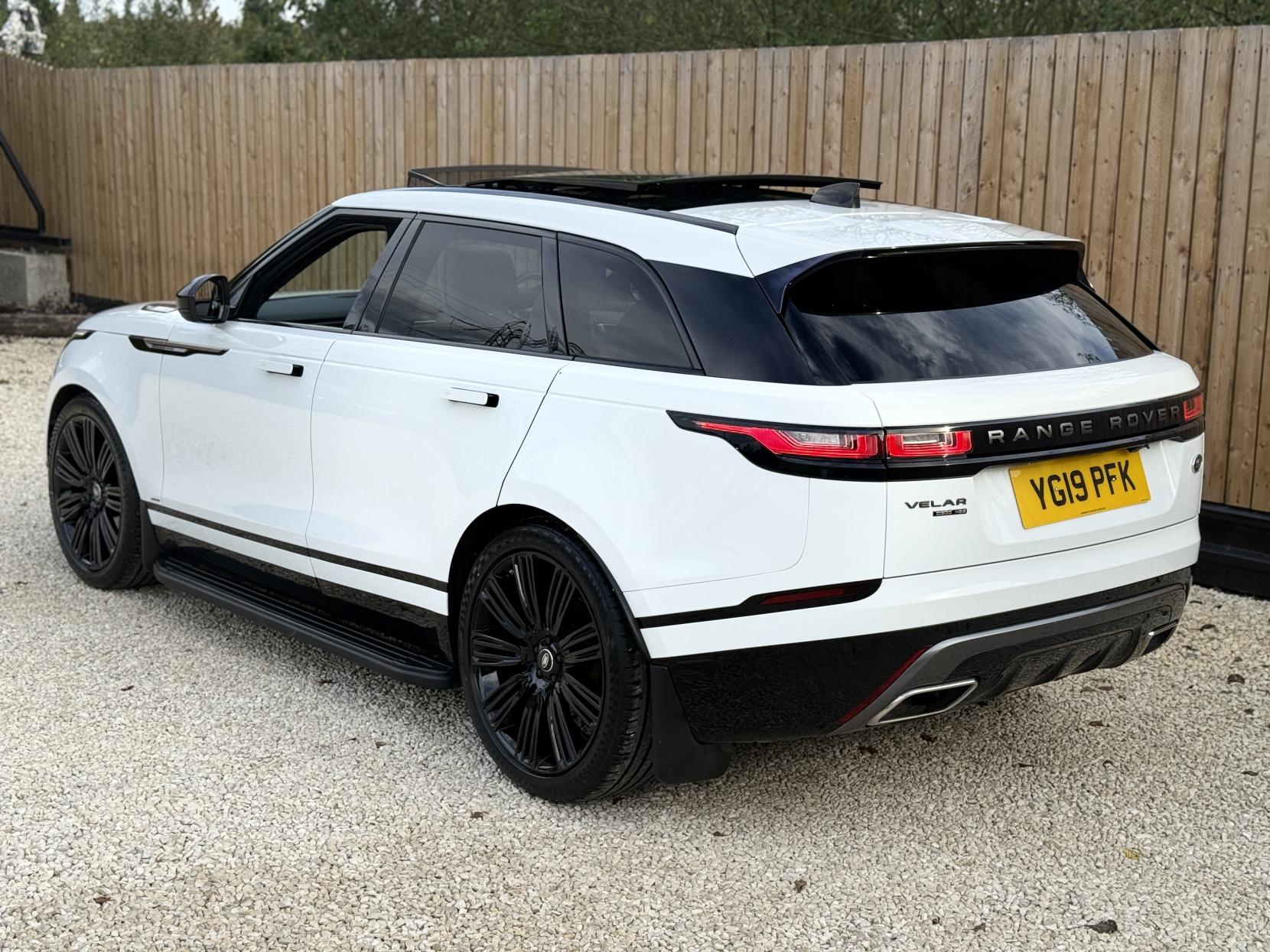 Land Rover Range Rover Velar 3.0 D300 R-Dynamic HSE SUV 5dr Diesel Auto 4WD Euro 6 (s/s) (300 ps)