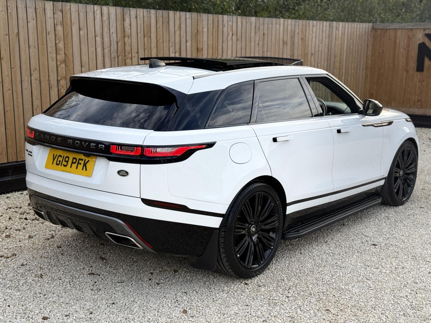 Land Rover Range Rover Velar 3.0 D300 R-Dynamic HSE SUV 5dr Diesel Auto 4WD Euro 6 (s/s) (300 ps)
