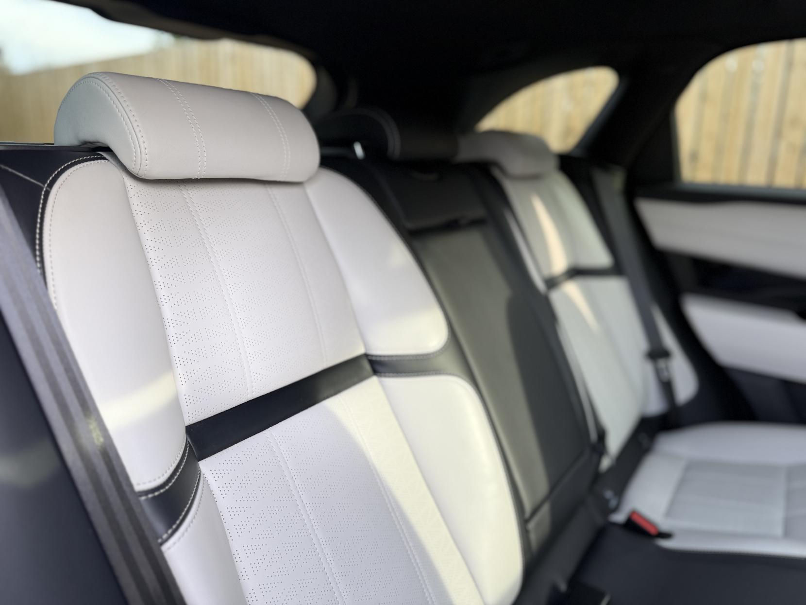 Land Rover Range Rover Velar 3.0 D300 R-Dynamic HSE SUV 5dr Diesel Auto 4WD Euro 6 (s/s) (300 ps)