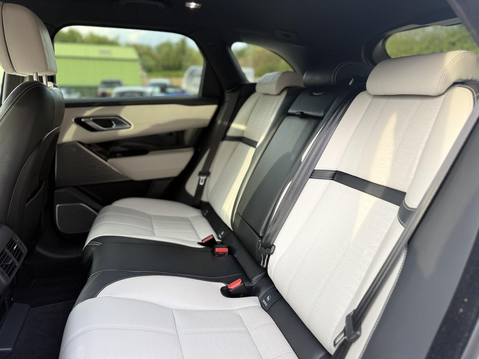 Land Rover Range Rover Velar 3.0 D300 R-Dynamic HSE SUV 5dr Diesel Auto 4WD Euro 6 (s/s) (300 ps)