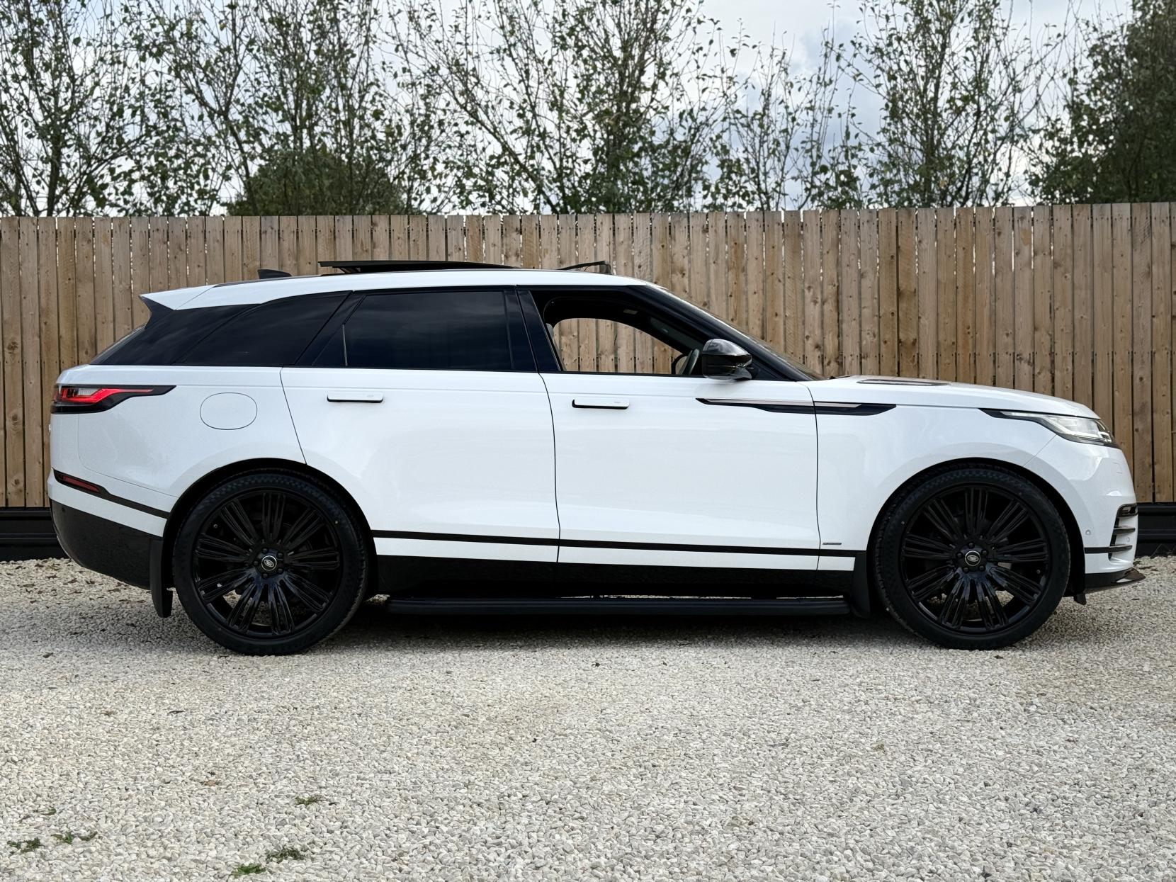Land Rover Range Rover Velar 3.0 D300 R-Dynamic HSE SUV 5dr Diesel Auto 4WD Euro 6 (s/s) (300 ps)