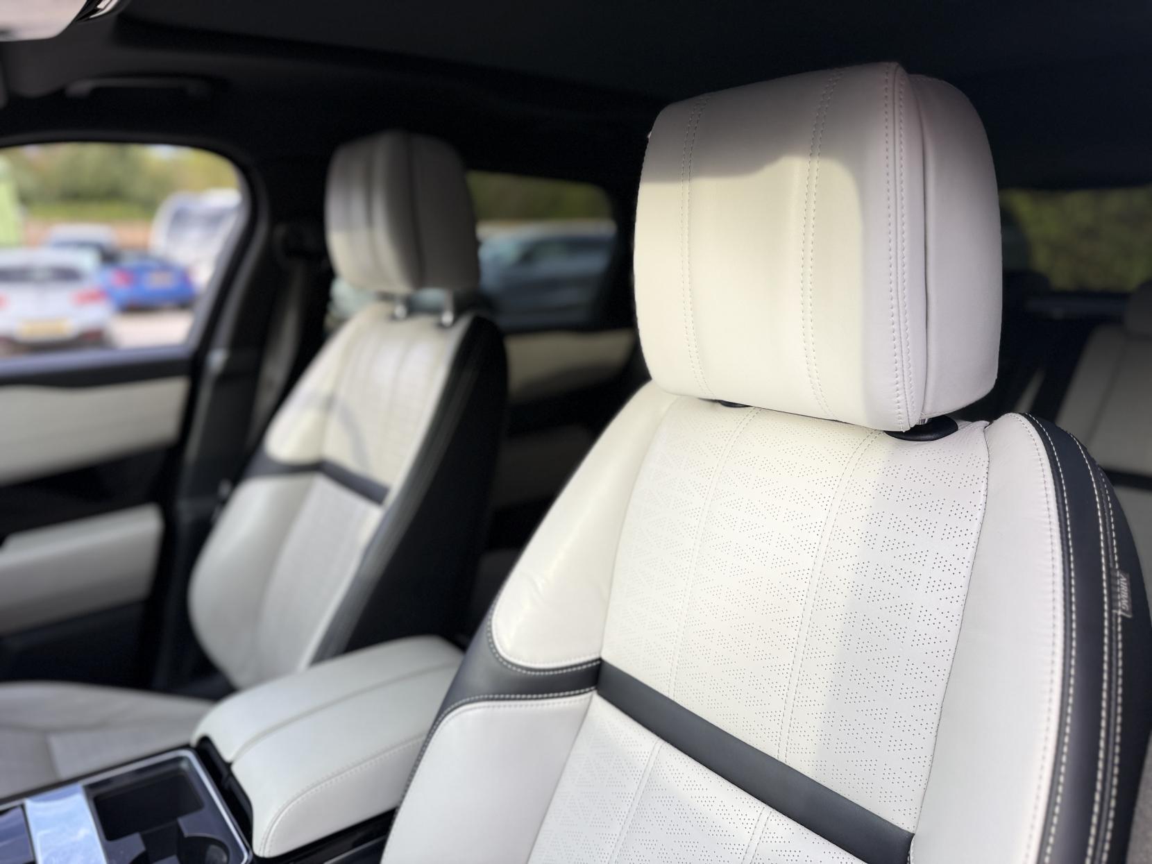 Land Rover Range Rover Velar 3.0 D300 R-Dynamic HSE SUV 5dr Diesel Auto 4WD Euro 6 (s/s) (300 ps)