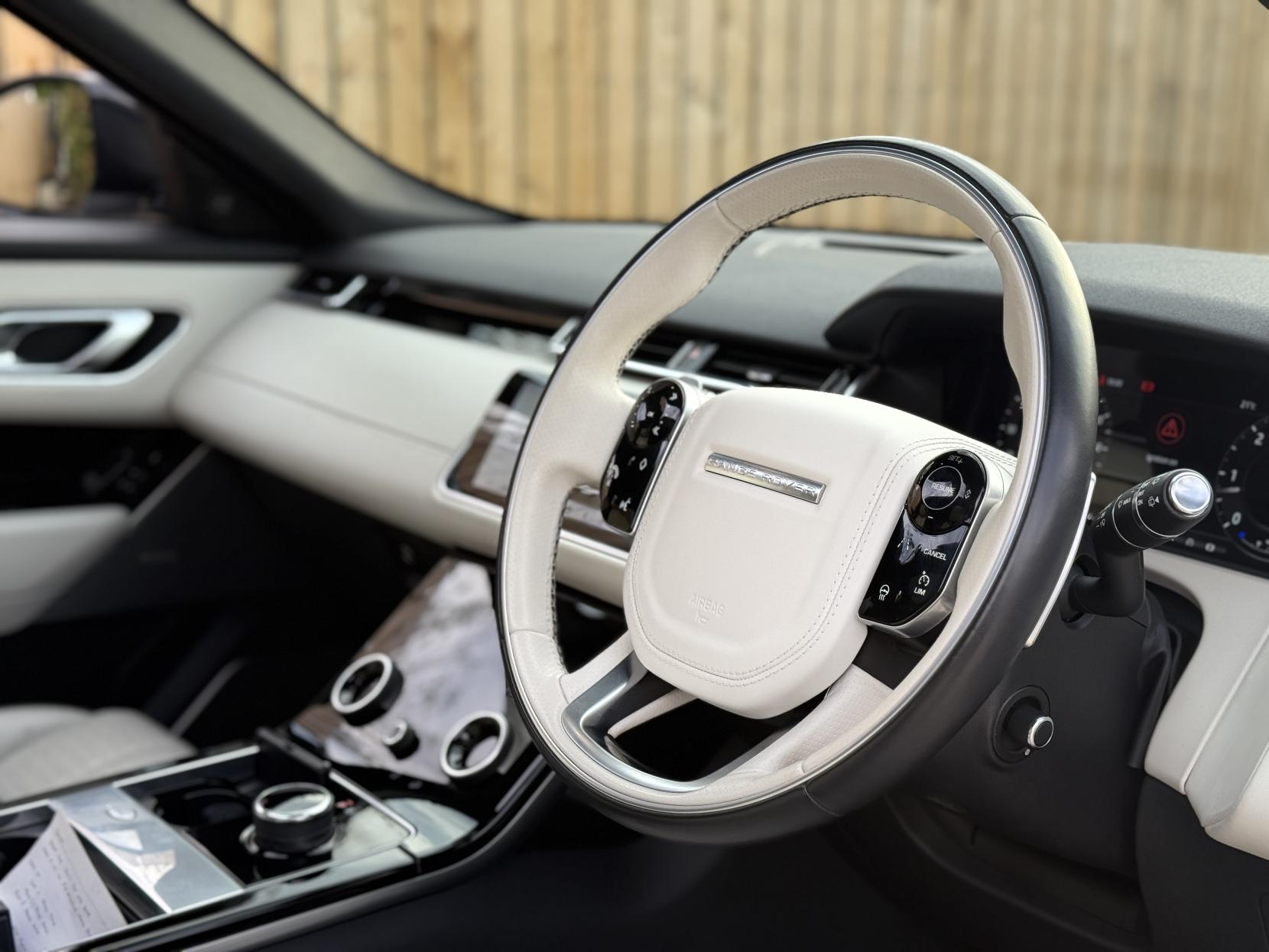 Land Rover Range Rover Velar 3.0 D300 R-Dynamic HSE SUV 5dr Diesel Auto 4WD Euro 6 (s/s) (300 ps)