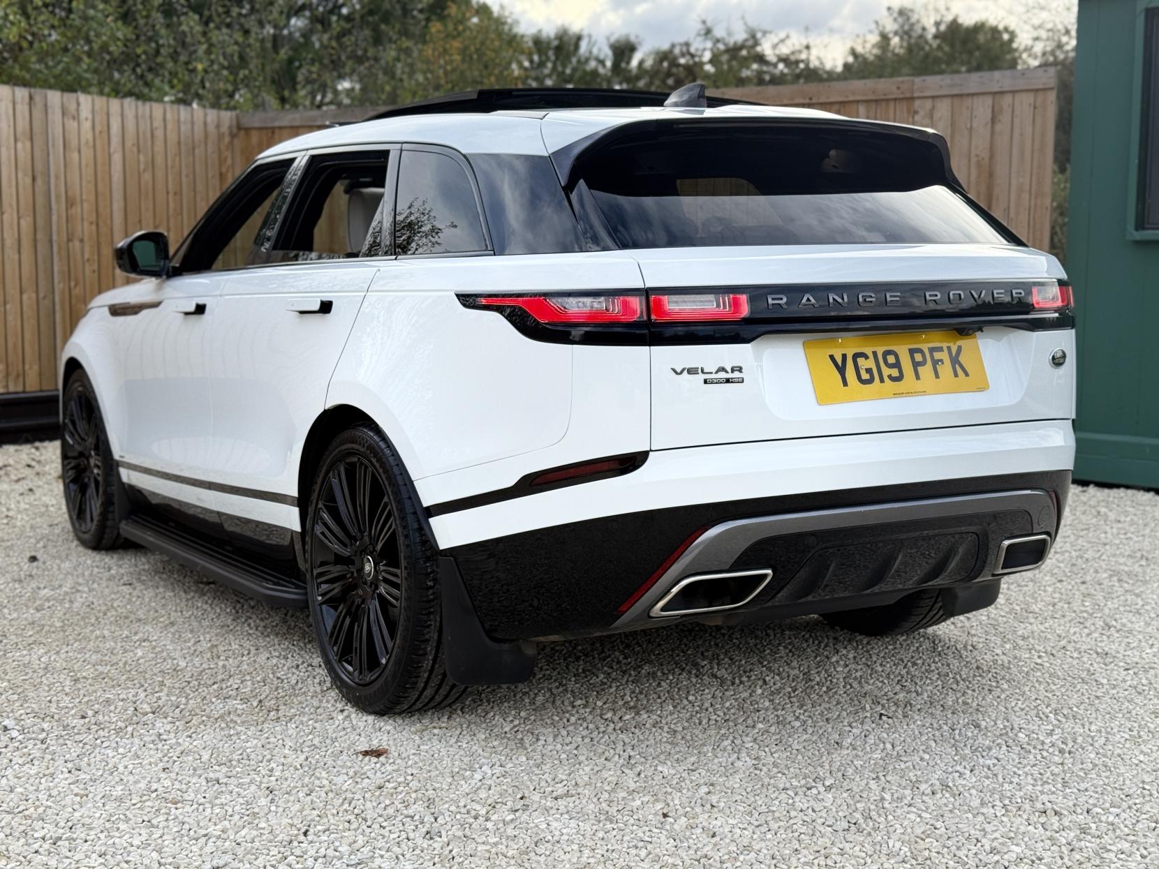 Land Rover Range Rover Velar 3.0 D300 R-Dynamic HSE SUV 5dr Diesel Auto 4WD Euro 6 (s/s) (300 ps)