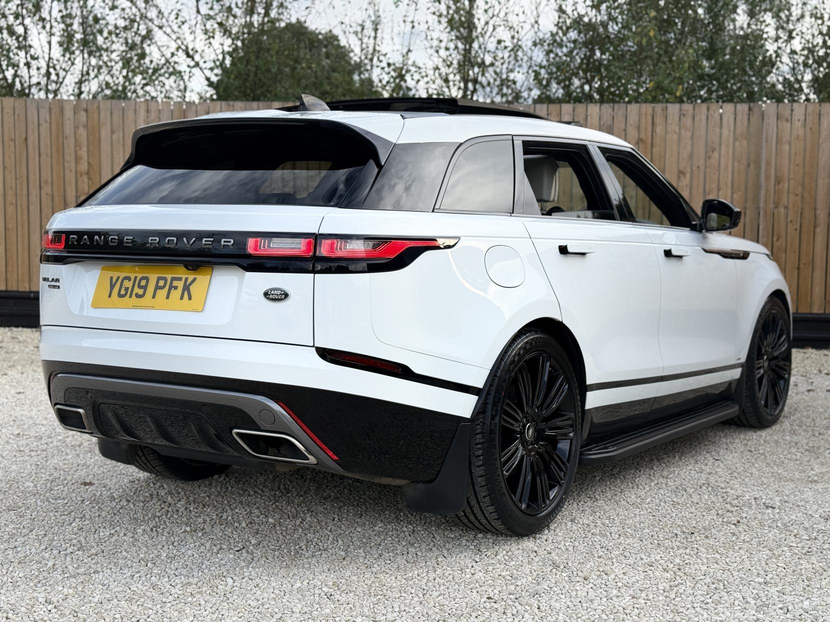 Land Rover Range Rover Velar 3.0 D300 R-Dynamic HSE SUV 5dr Diesel Auto 4WD Euro 6 (s/s) (300 ps)