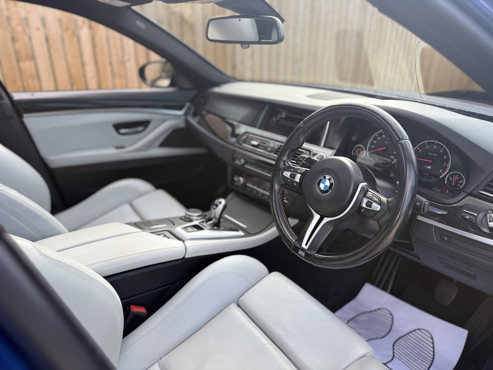BMW M5 4.4 V8 Saloon 4dr Petrol DCT Euro 6 (s/s) (560 ps)