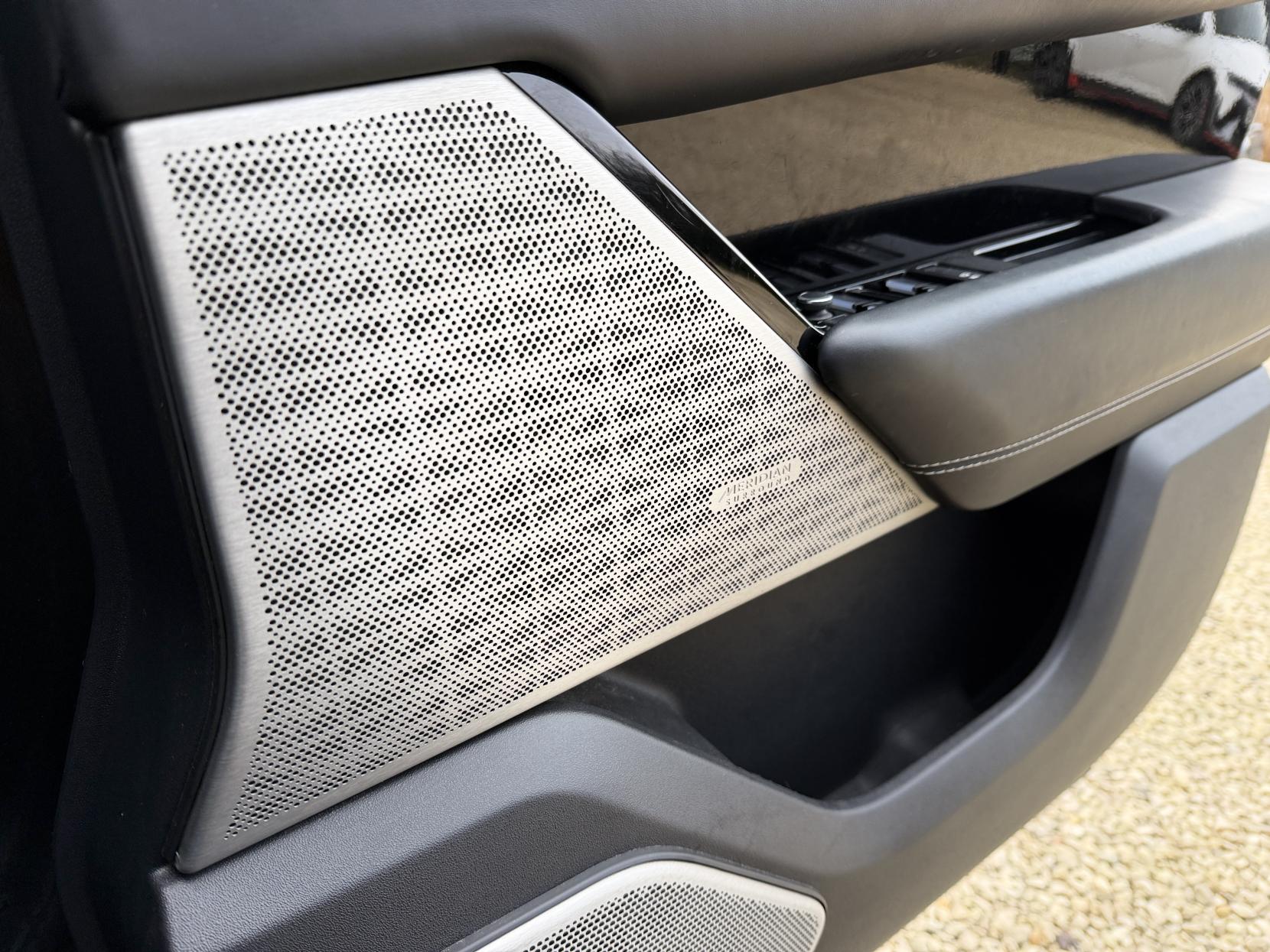 Land Rover Range Rover Velar 3.0 D300 R-Dynamic HSE SUV 5dr Diesel Auto 4WD Euro 6 (s/s) (300 ps)