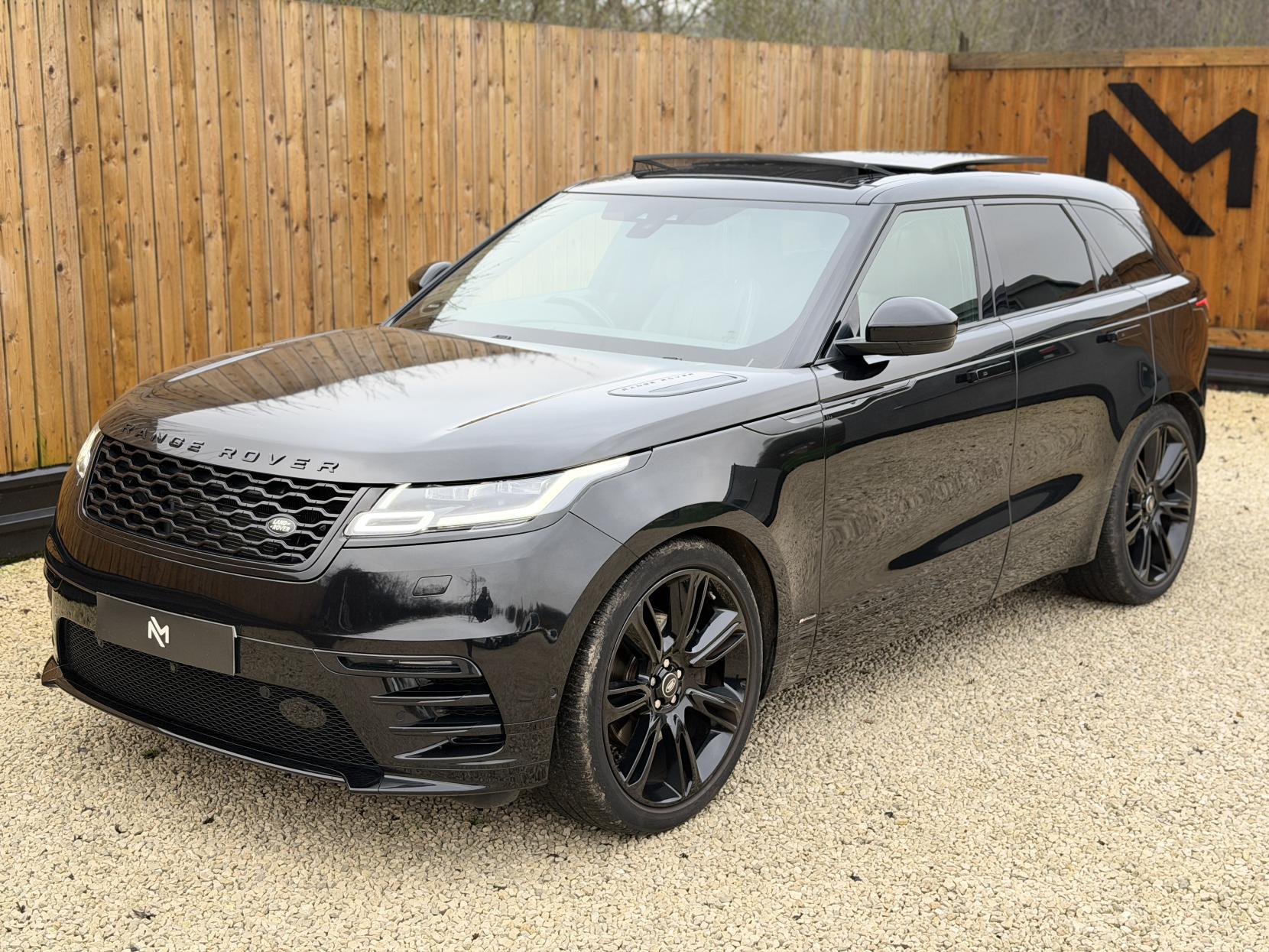 Land Rover Range Rover Velar 3.0 D300 R-Dynamic HSE SUV 5dr Diesel Auto 4WD Euro 6 (s/s) (300 ps)