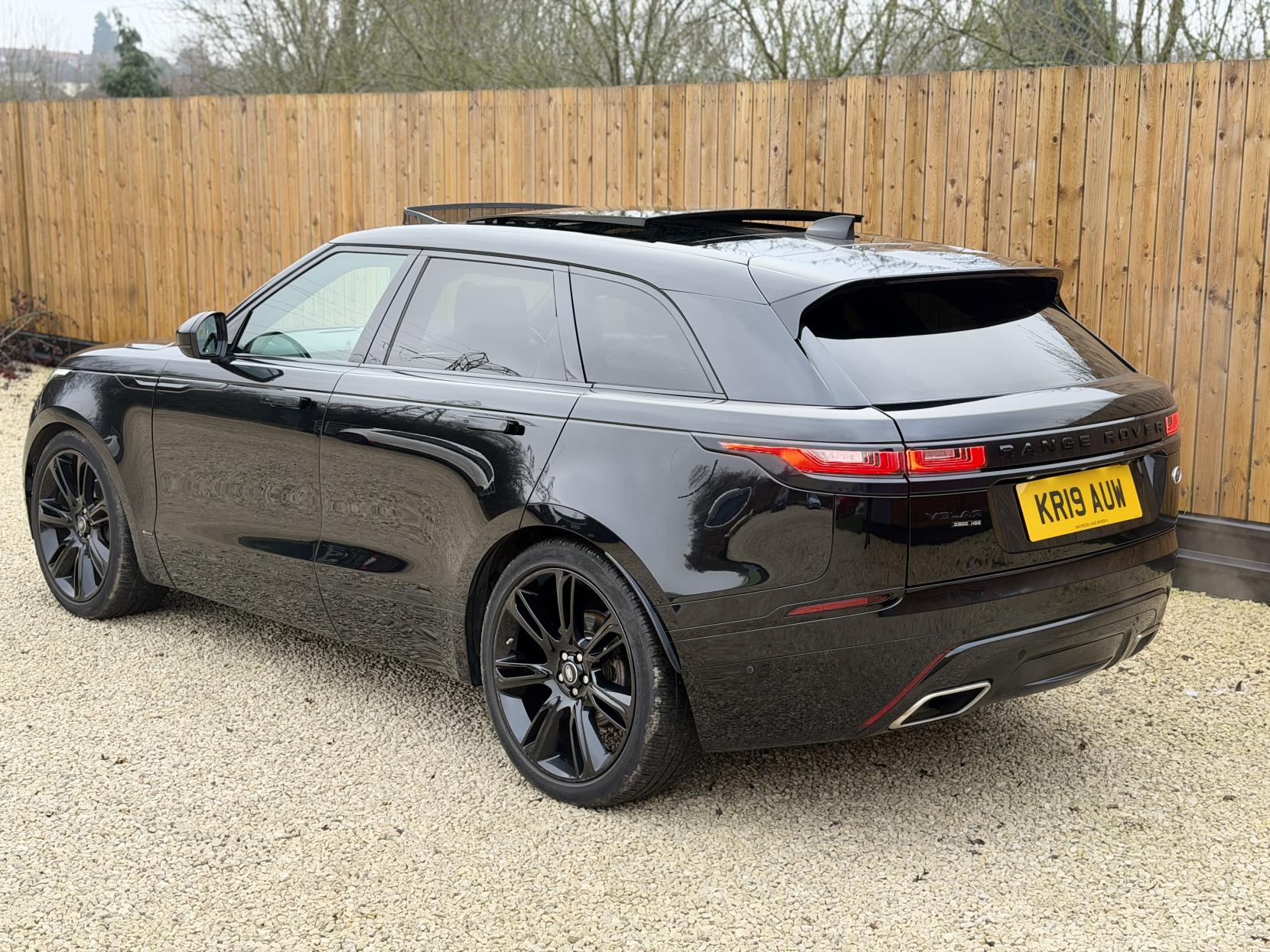 Land Rover Range Rover Velar 3.0 D300 R-Dynamic HSE SUV 5dr Diesel Auto 4WD Euro 6 (s/s) (300 ps)