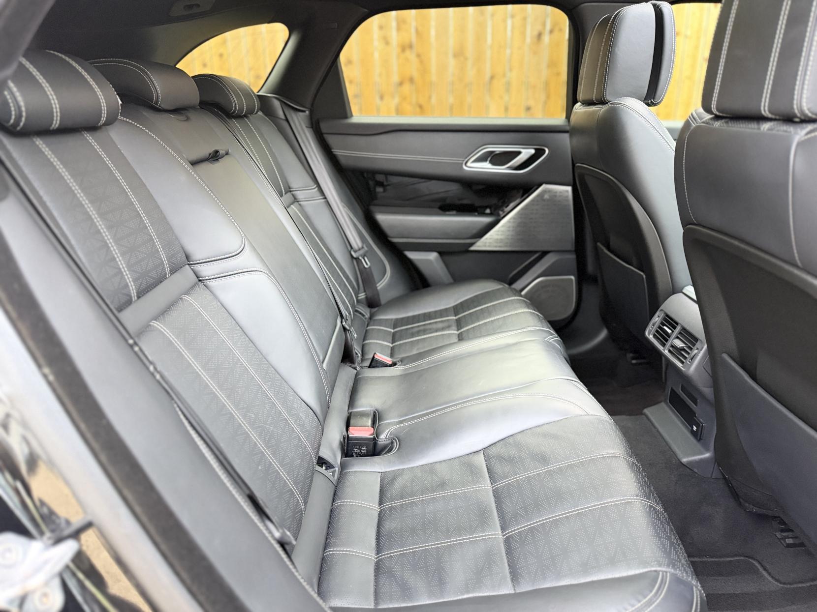 Land Rover Range Rover Velar 3.0 D300 R-Dynamic HSE SUV 5dr Diesel Auto 4WD Euro 6 (s/s) (300 ps)