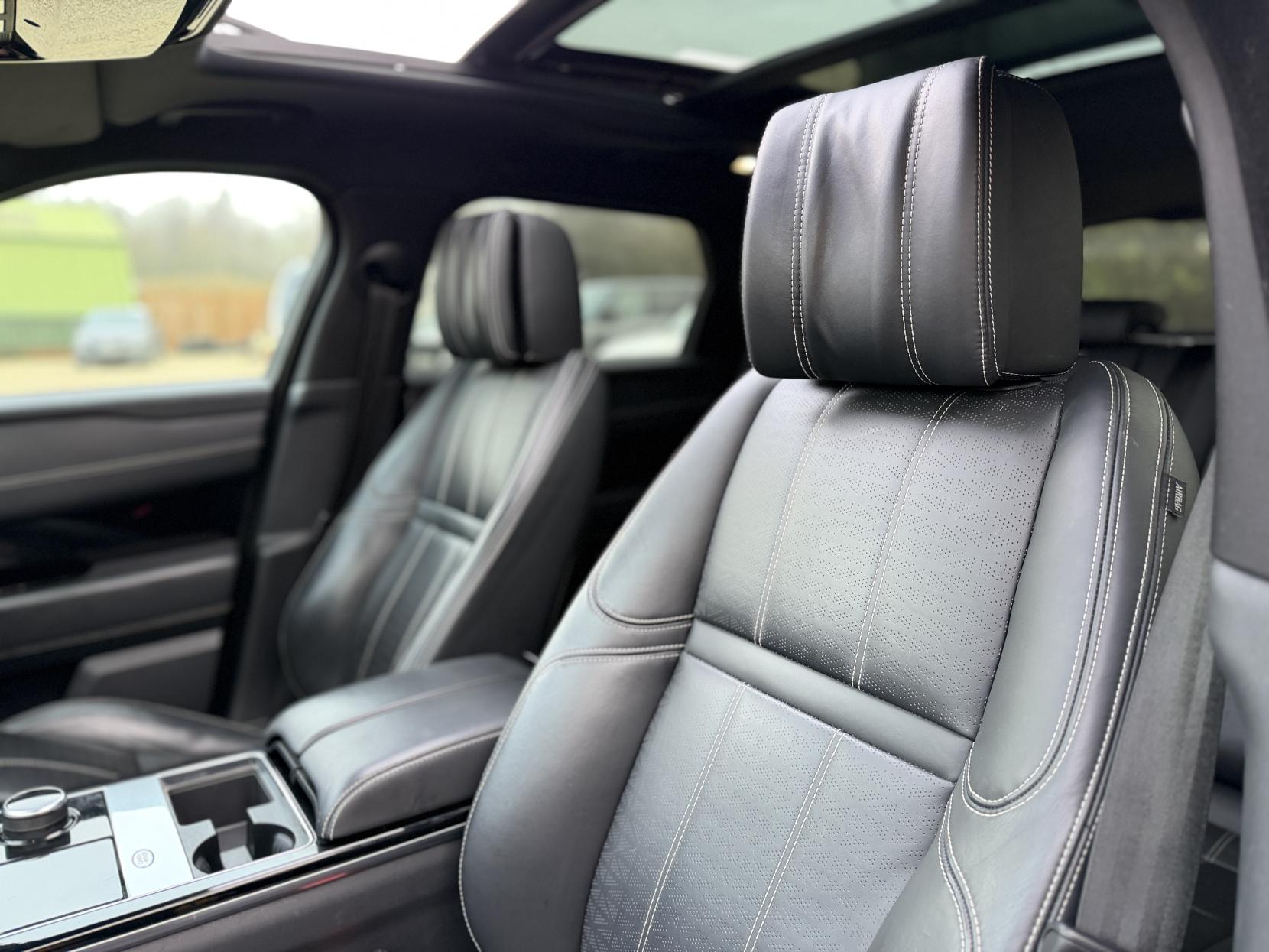 Land Rover Range Rover Velar 3.0 D300 R-Dynamic HSE SUV 5dr Diesel Auto 4WD Euro 6 (s/s) (300 ps)