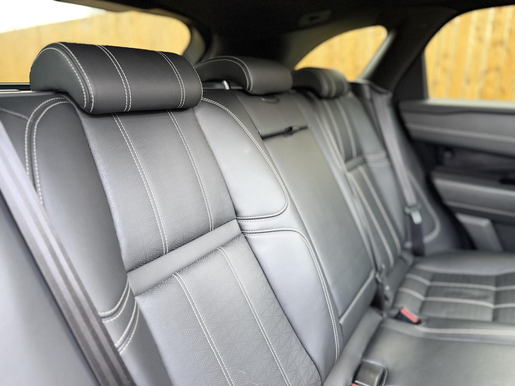 Land Rover Range Rover Velar 3.0 D300 R-Dynamic HSE SUV 5dr Diesel Auto 4WD Euro 6 (s/s) (300 ps)