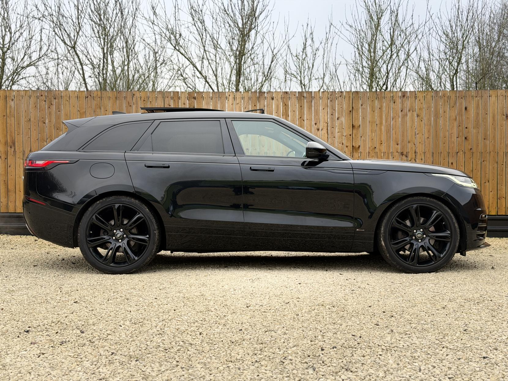 Land Rover Range Rover Velar 3.0 D300 R-Dynamic HSE SUV 5dr Diesel Auto 4WD Euro 6 (s/s) (300 ps)