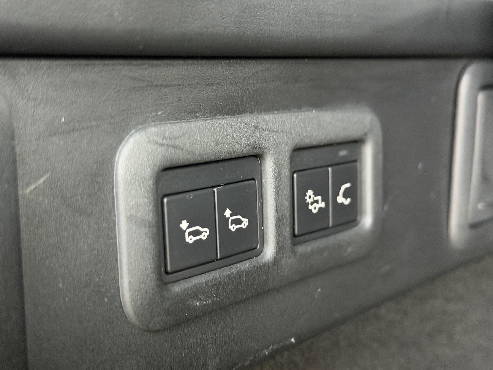 Land Rover Range Rover Velar 3.0 D300 R-Dynamic HSE SUV 5dr Diesel Auto 4WD Euro 6 (s/s) (300 ps)