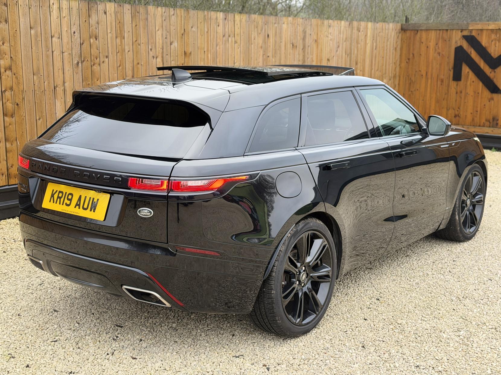 Land Rover Range Rover Velar 3.0 D300 R-Dynamic HSE SUV 5dr Diesel Auto 4WD Euro 6 (s/s) (300 ps)