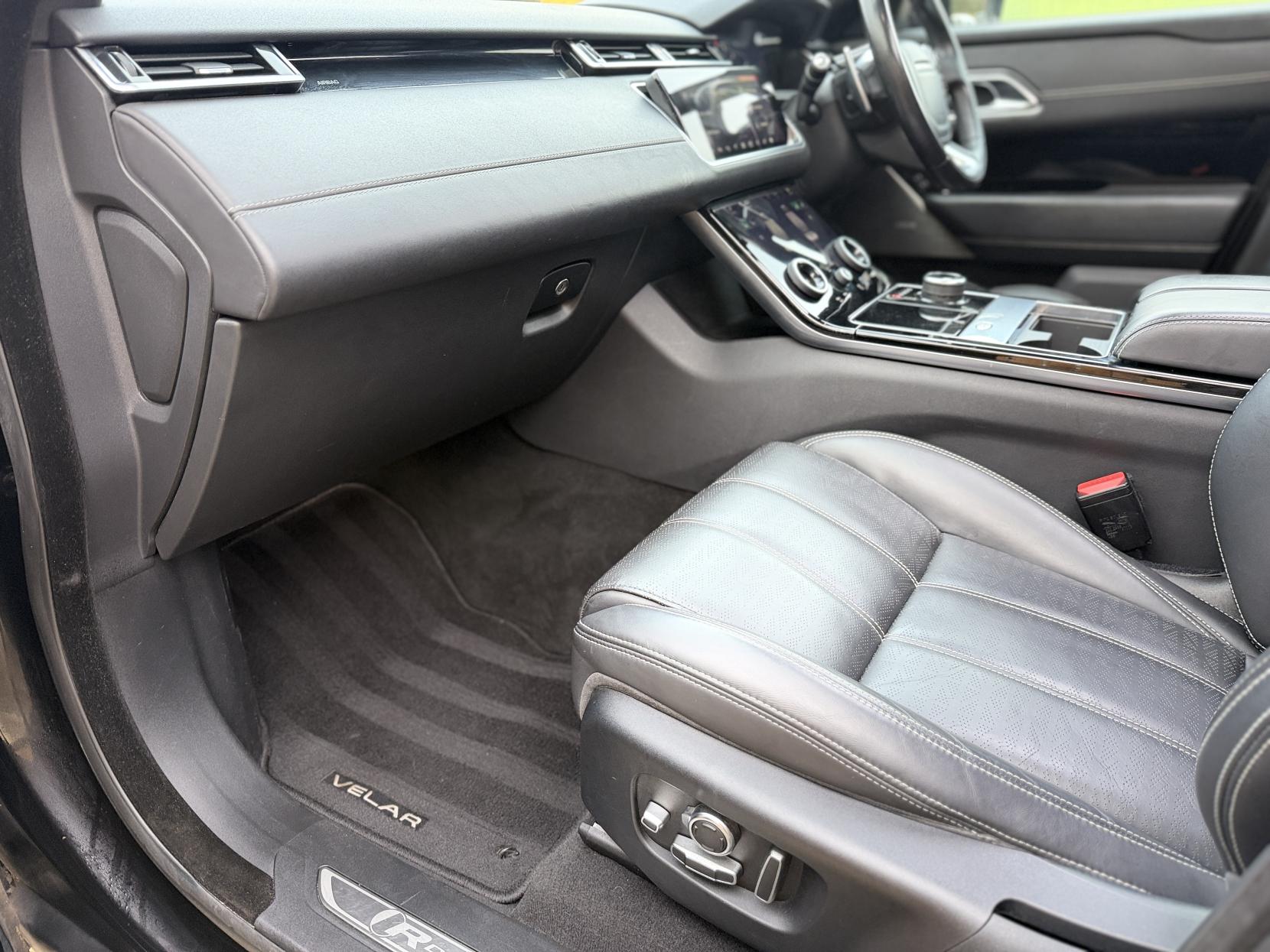 Land Rover Range Rover Velar 3.0 D300 R-Dynamic HSE SUV 5dr Diesel Auto 4WD Euro 6 (s/s) (300 ps)