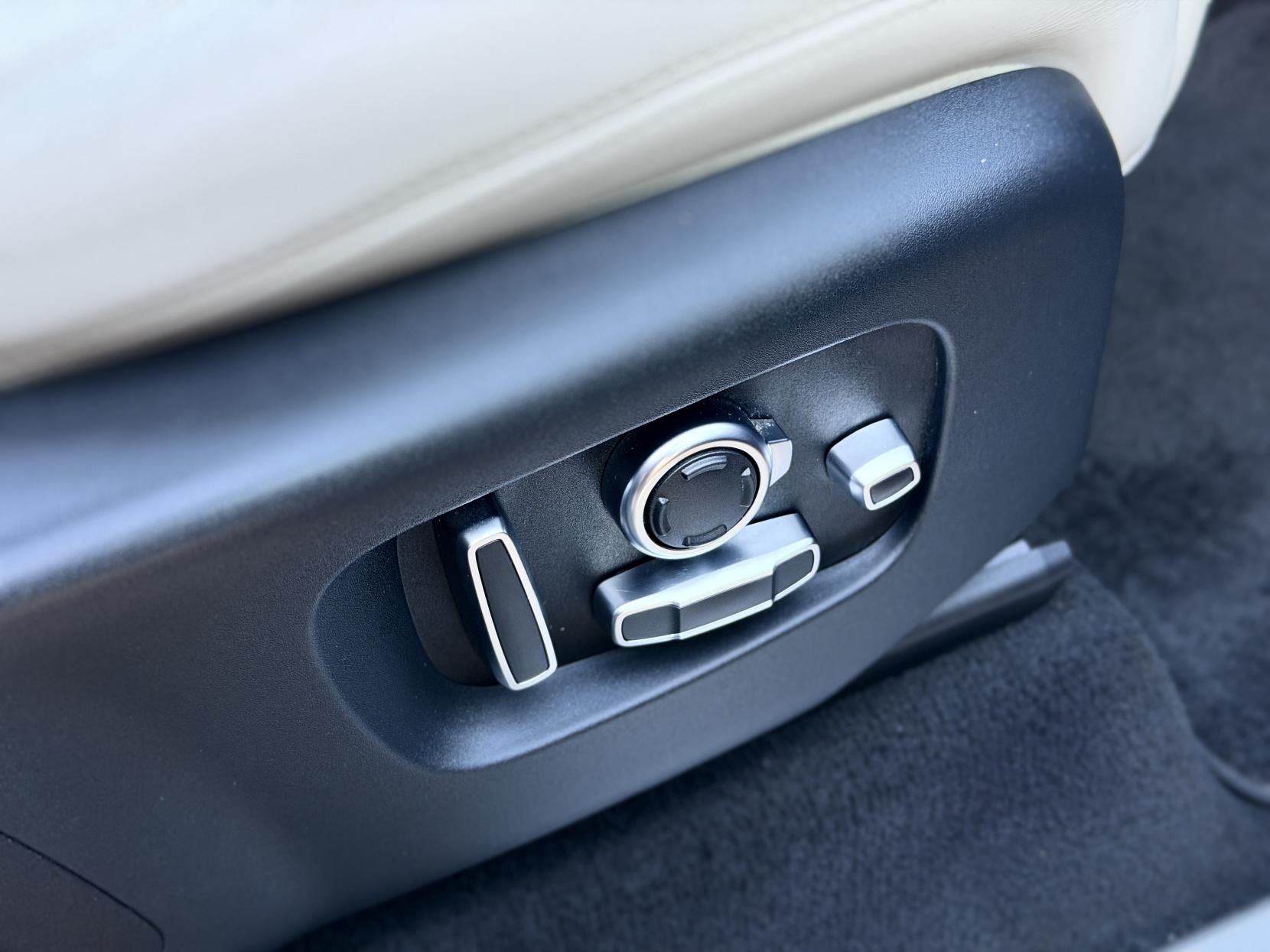 Land Rover Range Rover Sport 4.4 SD V8 Autobiography Dynamic SUV 5dr Diesel Auto 4WD Euro 6 (s/s) (339 ps)