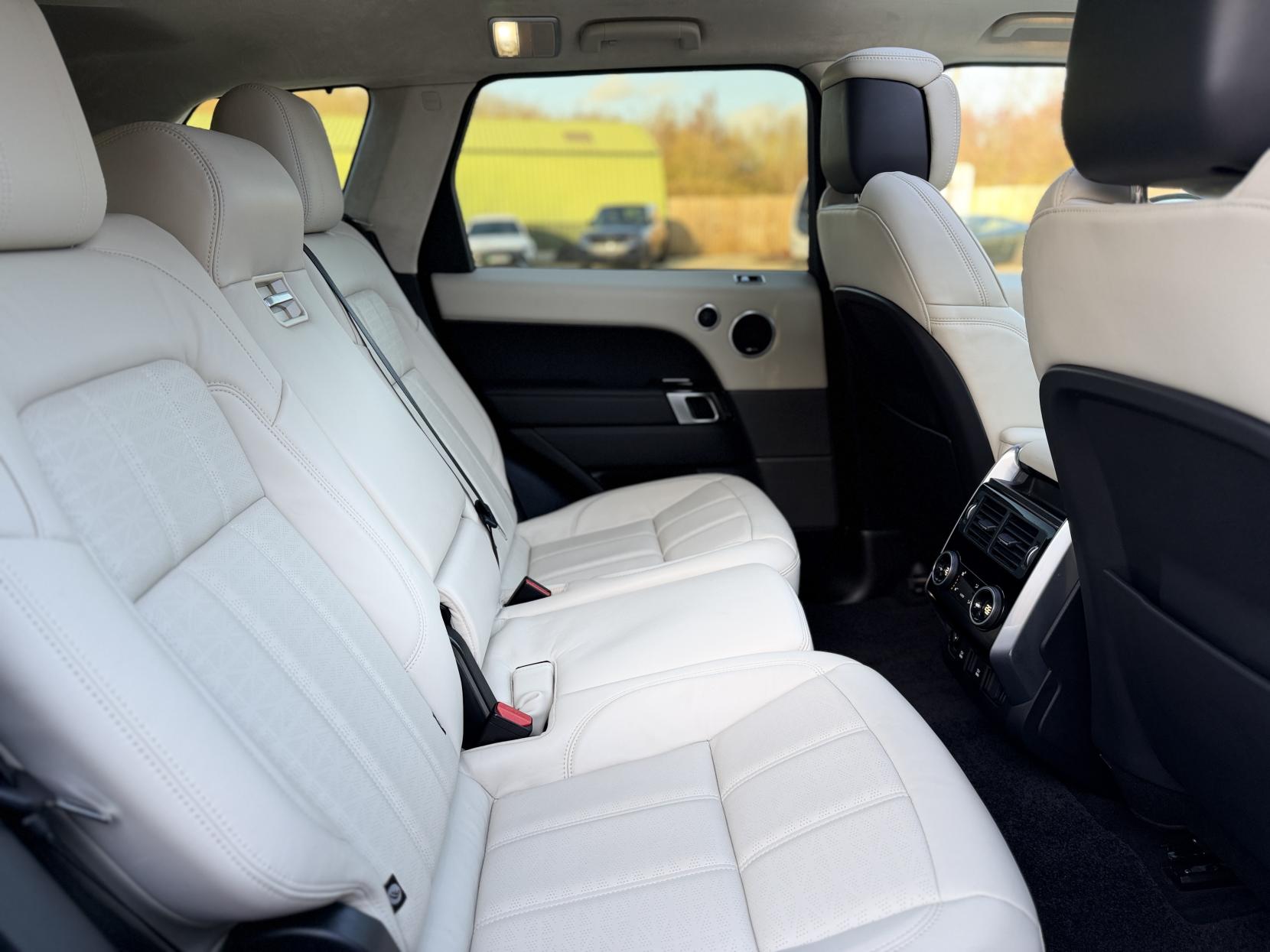 Land Rover Range Rover Sport 4.4 SD V8 Autobiography Dynamic SUV 5dr Diesel Auto 4WD Euro 6 (s/s) (339 ps)