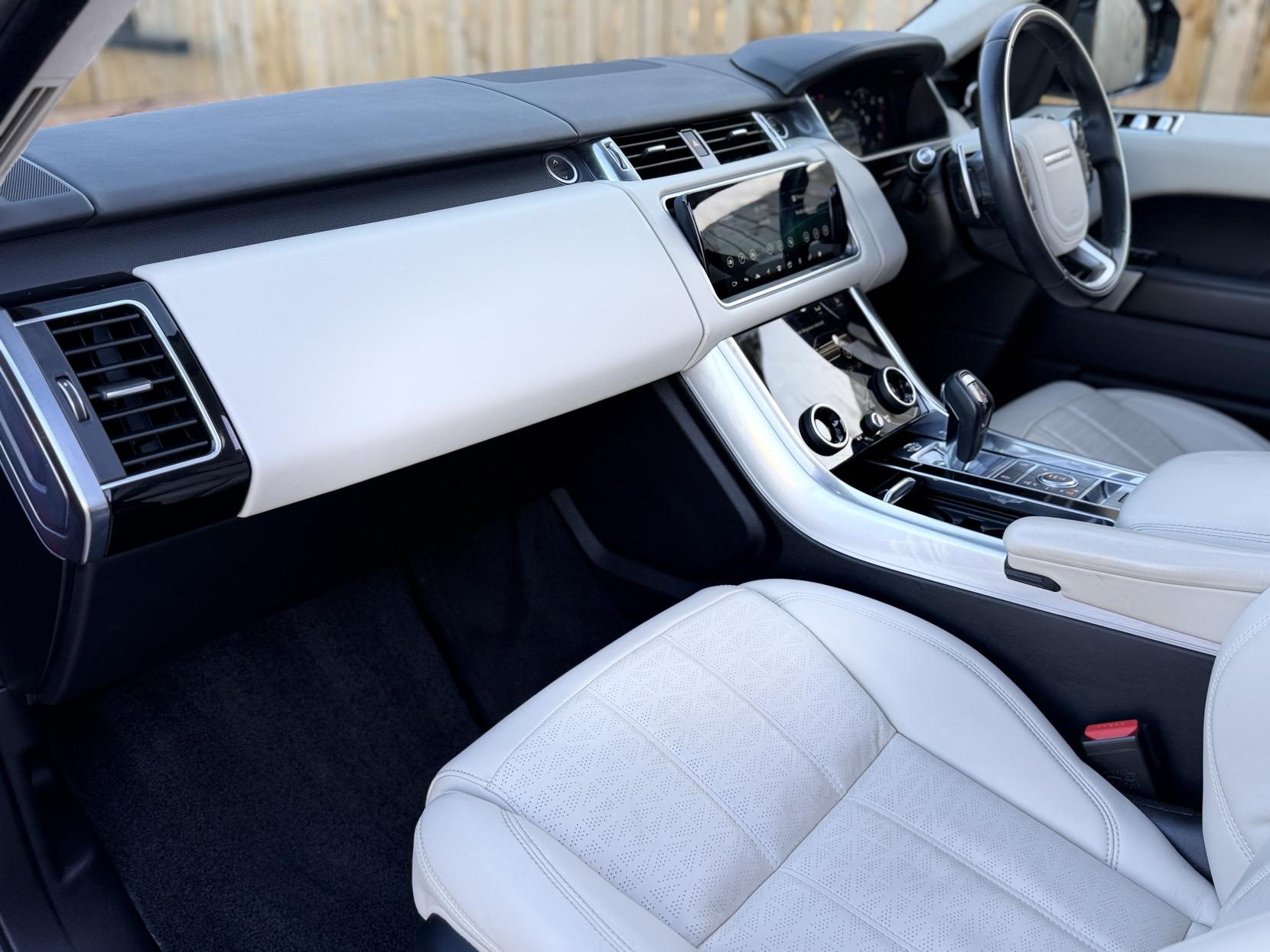 Land Rover Range Rover Sport 4.4 SD V8 Autobiography Dynamic SUV 5dr Diesel Auto 4WD Euro 6 (s/s) (339 ps)