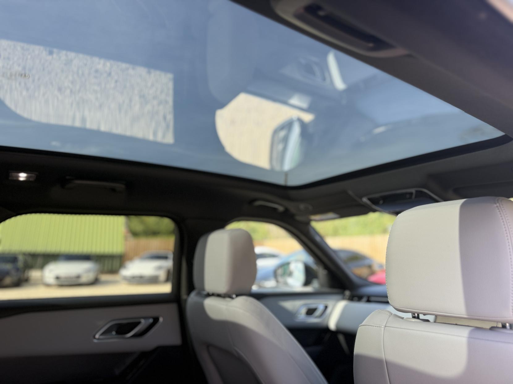 Land Rover Range Rover Velar 3.0 D300 MHEV Dynamic SE SUV 5dr Diesel Auto 4WD Euro 6 (s/s) (300 ps)