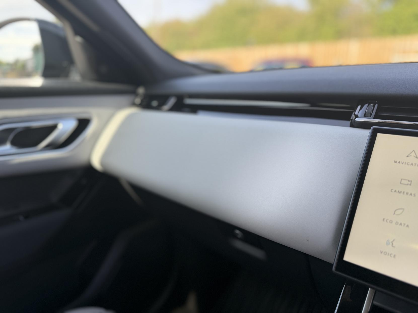 Land Rover Range Rover Velar 3.0 D300 MHEV Dynamic SE SUV 5dr Diesel Auto 4WD Euro 6 (s/s) (300 ps)
