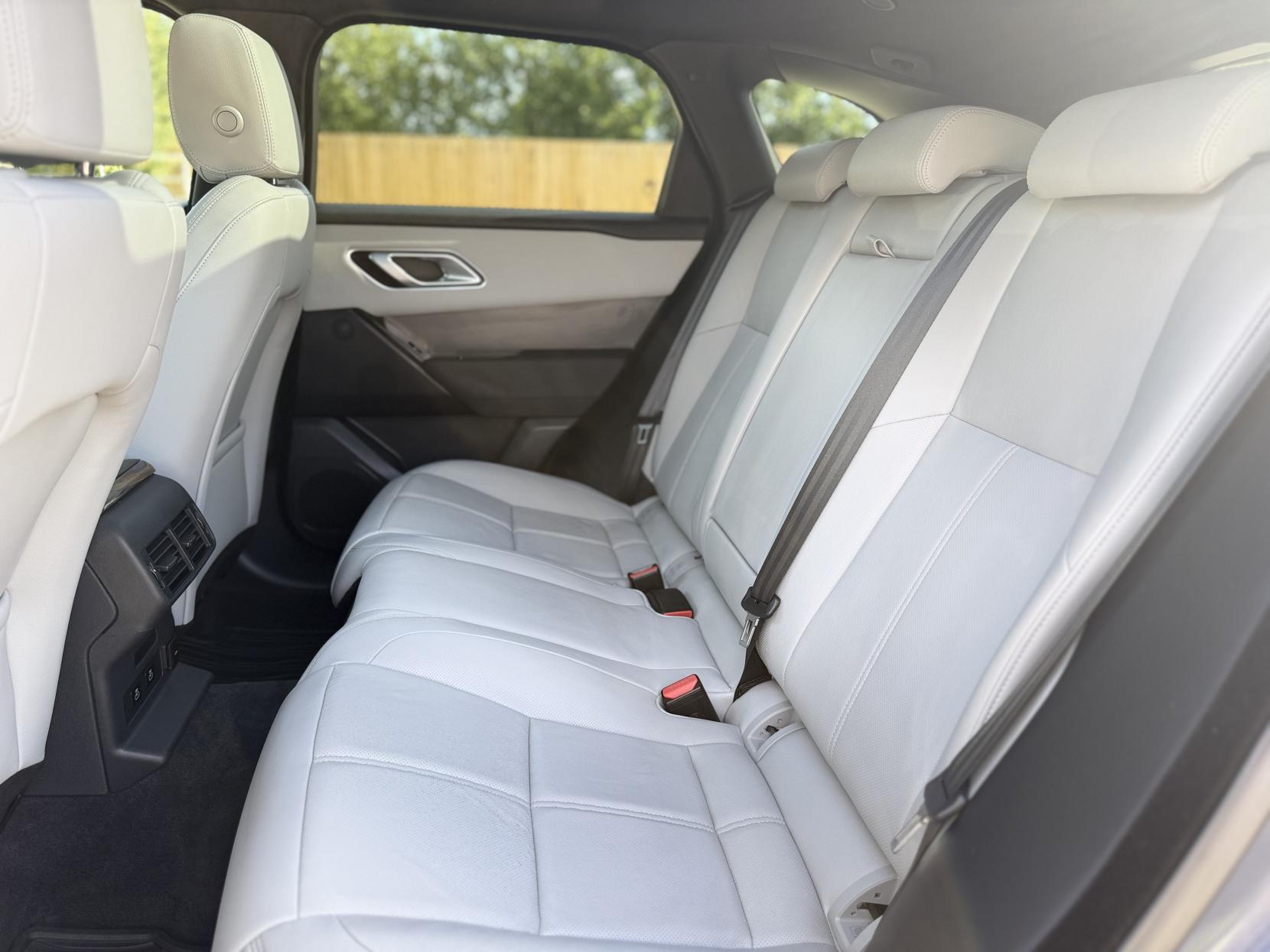 Land Rover Range Rover Velar 3.0 D300 MHEV Dynamic SE SUV 5dr Diesel Auto 4WD Euro 6 (s/s) (300 ps)
