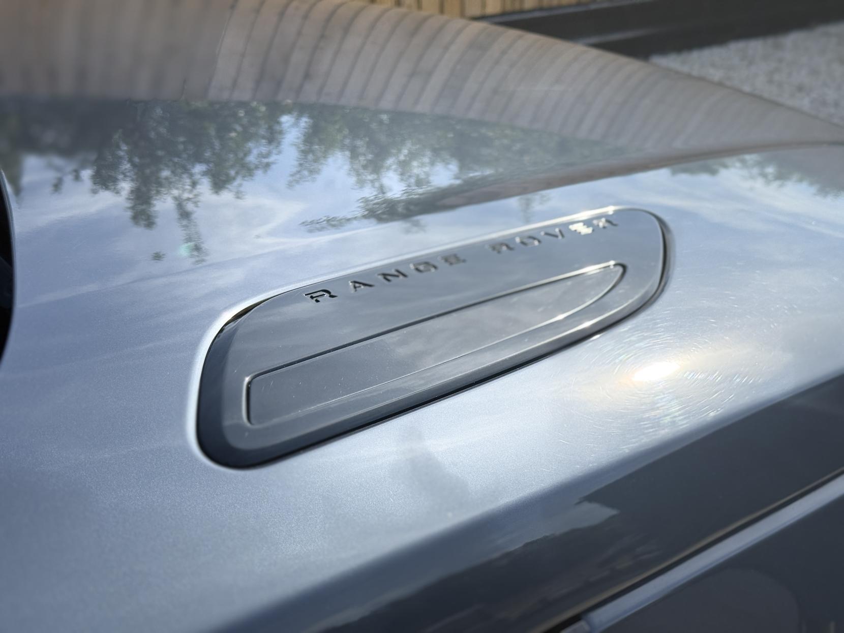Land Rover Range Rover Velar 3.0 D300 MHEV Dynamic SE SUV 5dr Diesel Auto 4WD Euro 6 (s/s) (300 ps)