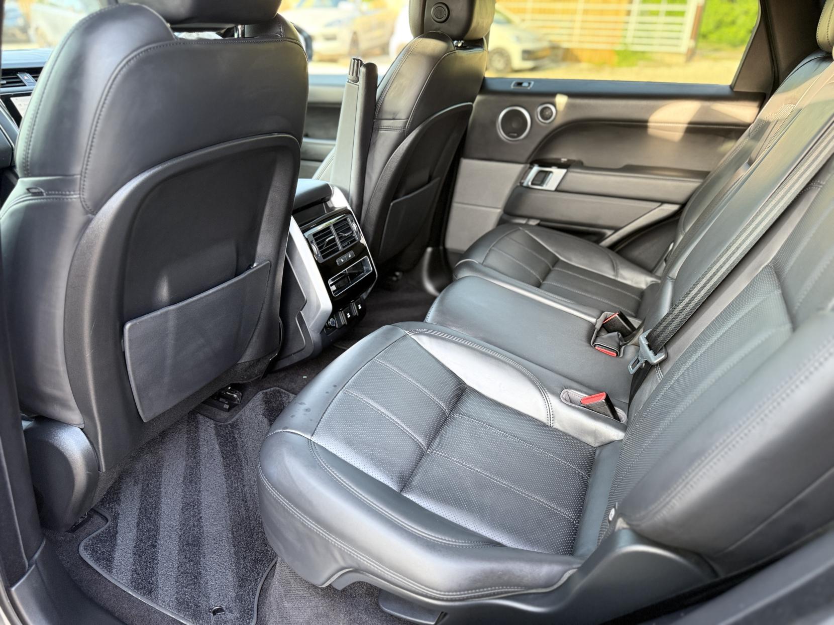 Land Rover Range Rover Sport 2.0 P400e 13.1kWh HSE Dynamic Black SUV 5dr Petrol Plug-in Hybrid Auto 4WD Euro 6 (s/s) (404 ps)