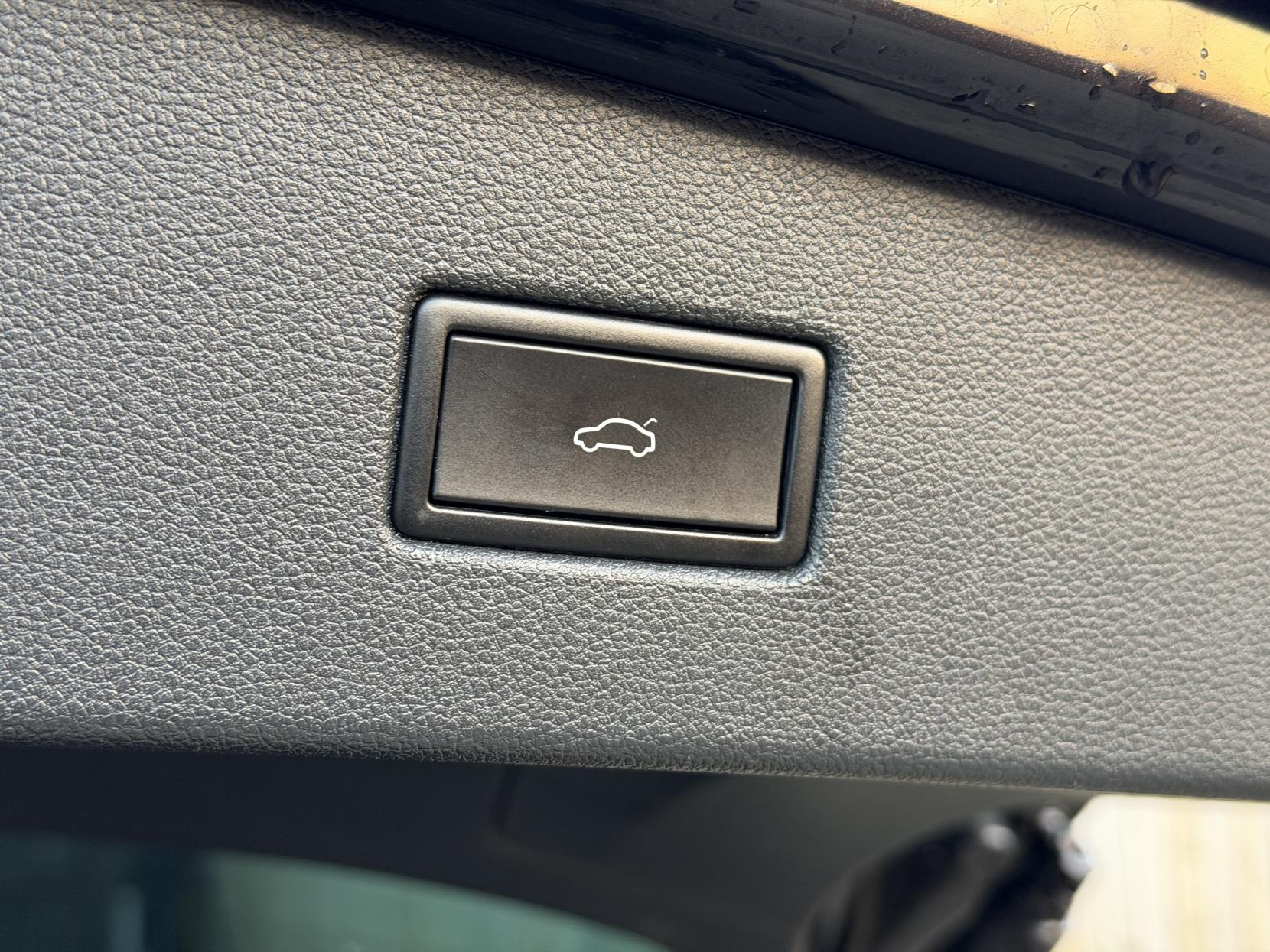 Volkswagen Tiguan 2.0 TDI R-Line Tech SUV 5dr Diesel DSG Euro 6 (s/s) (150 ps)