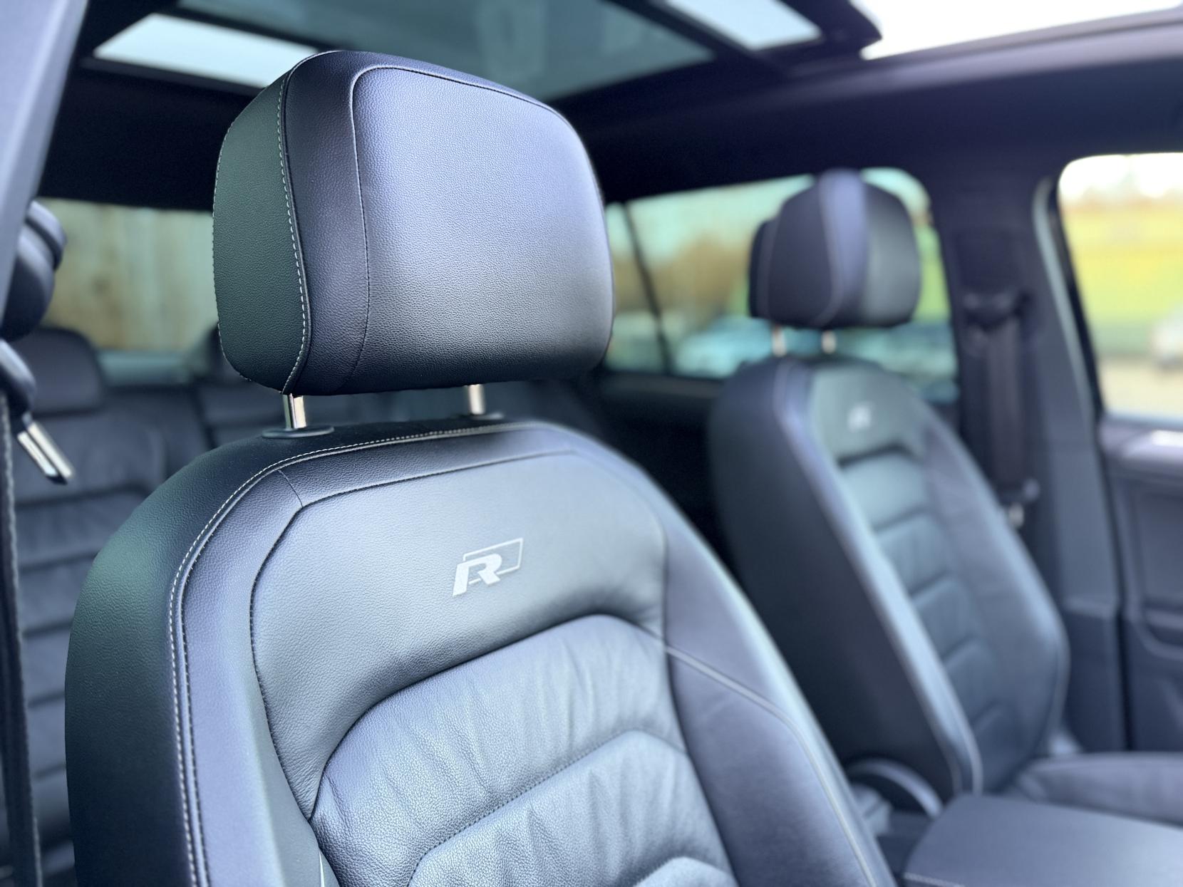 Volkswagen Tiguan 2.0 TDI R-Line Tech SUV 5dr Diesel DSG Euro 6 (s/s) (150 ps)