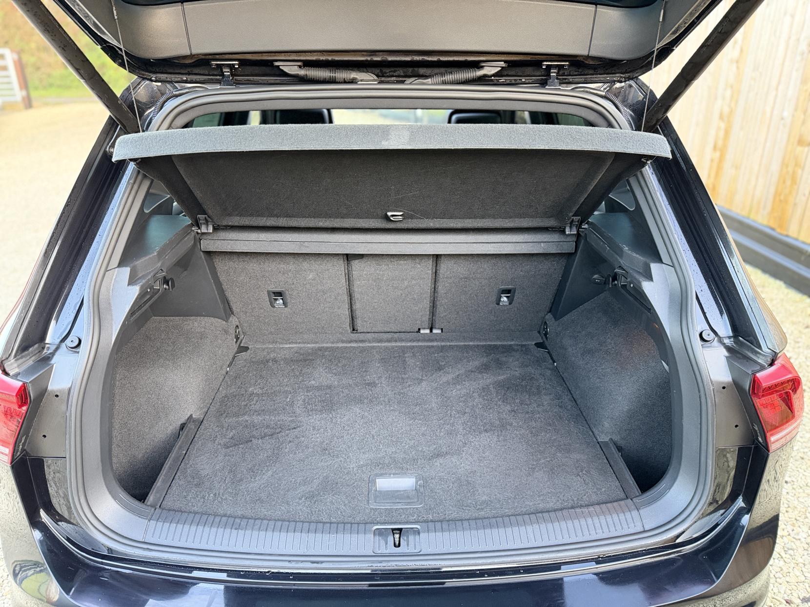 Volkswagen Tiguan 2.0 TDI R-Line Tech SUV 5dr Diesel DSG Euro 6 (s/s) (150 ps)