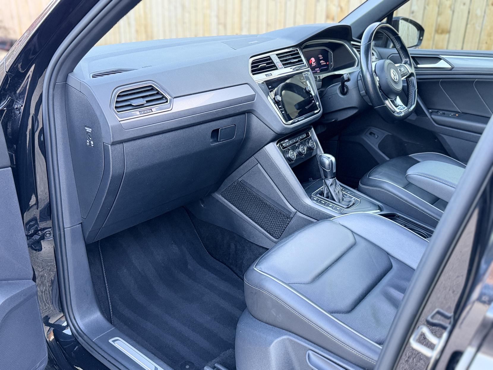 Volkswagen Tiguan 2.0 TDI R-Line Tech SUV 5dr Diesel DSG Euro 6 (s/s) (150 ps)