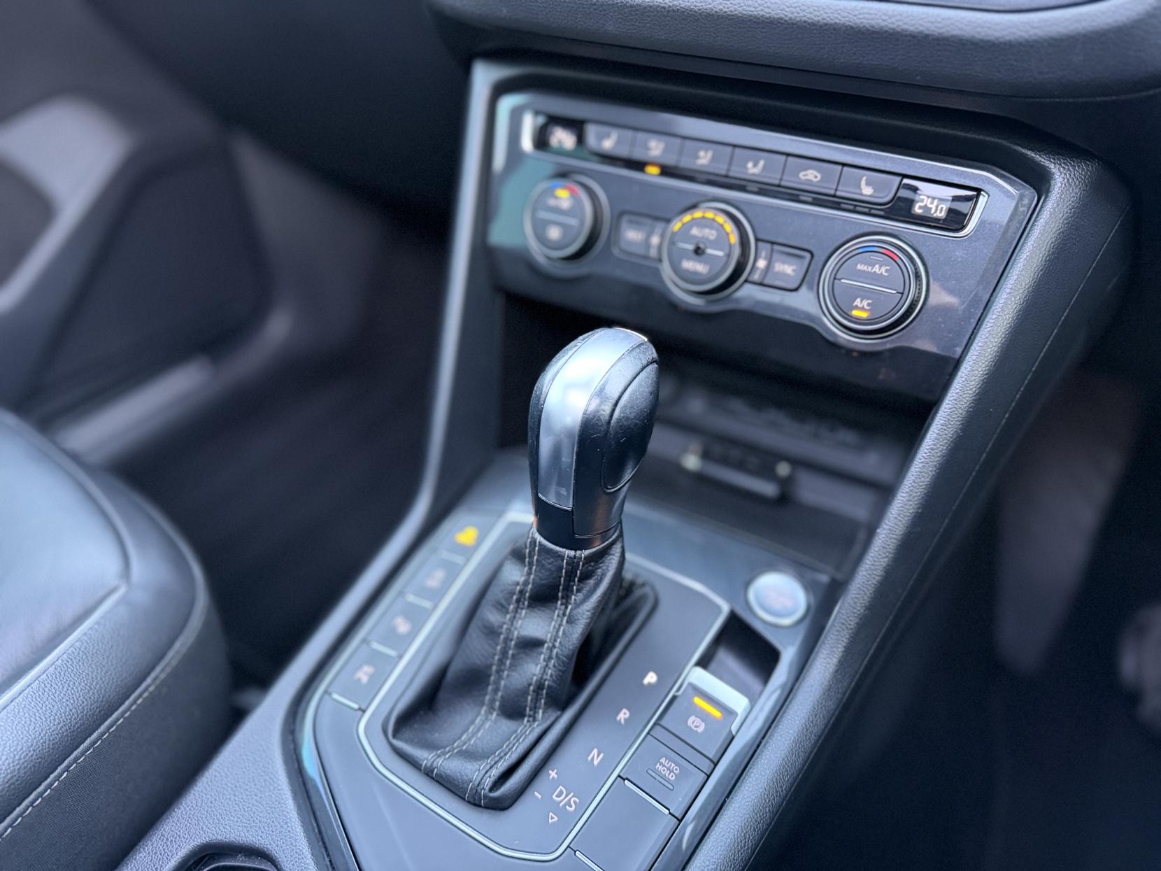 Volkswagen Tiguan 2.0 TDI R-Line Tech SUV 5dr Diesel DSG Euro 6 (s/s) (150 ps)