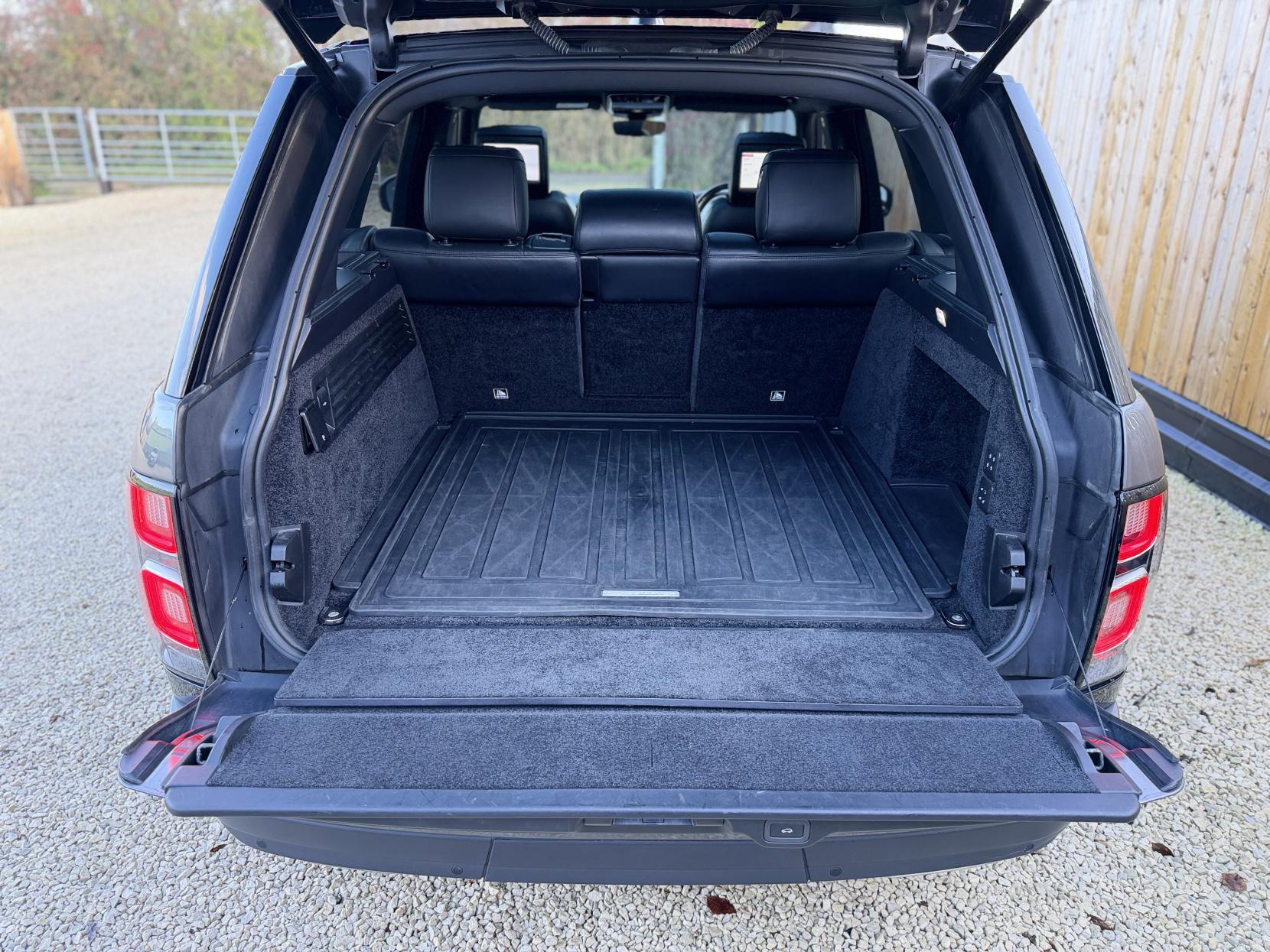 Land Rover Range Rover 3.0 TD V6 Vogue SE SUV 5dr Diesel Auto 4WD Euro 6 (s/s) (258 ps)