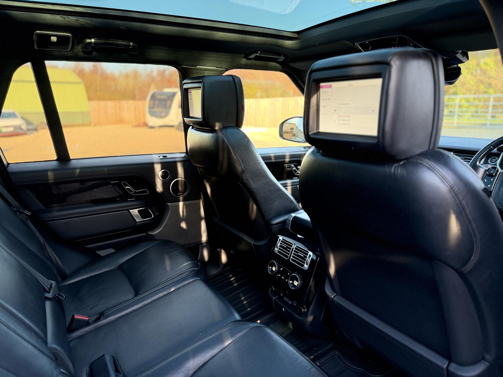 Land Rover Range Rover 3.0 TD V6 Vogue SE SUV 5dr Diesel Auto 4WD Euro 6 (s/s) (258 ps)