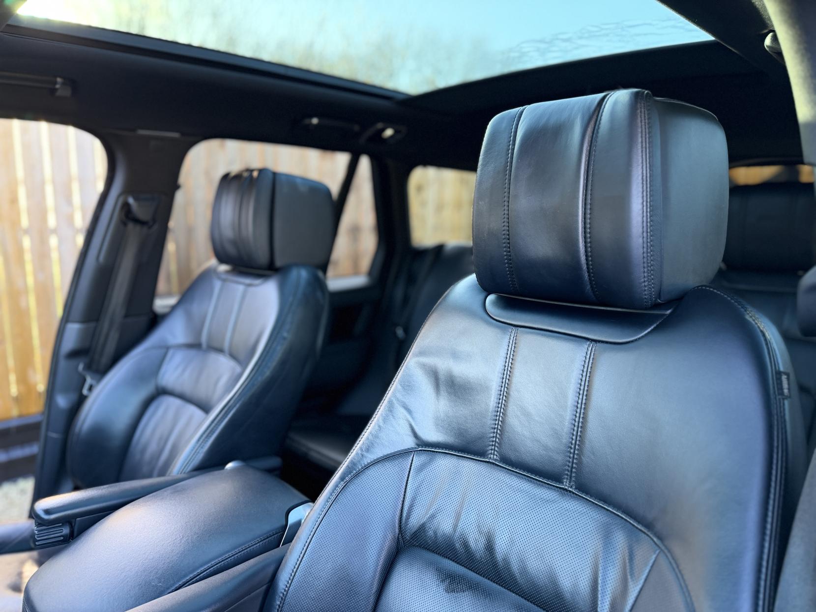 Land Rover Range Rover 3.0 TD V6 Vogue SE SUV 5dr Diesel Auto 4WD Euro 6 (s/s) (258 ps)