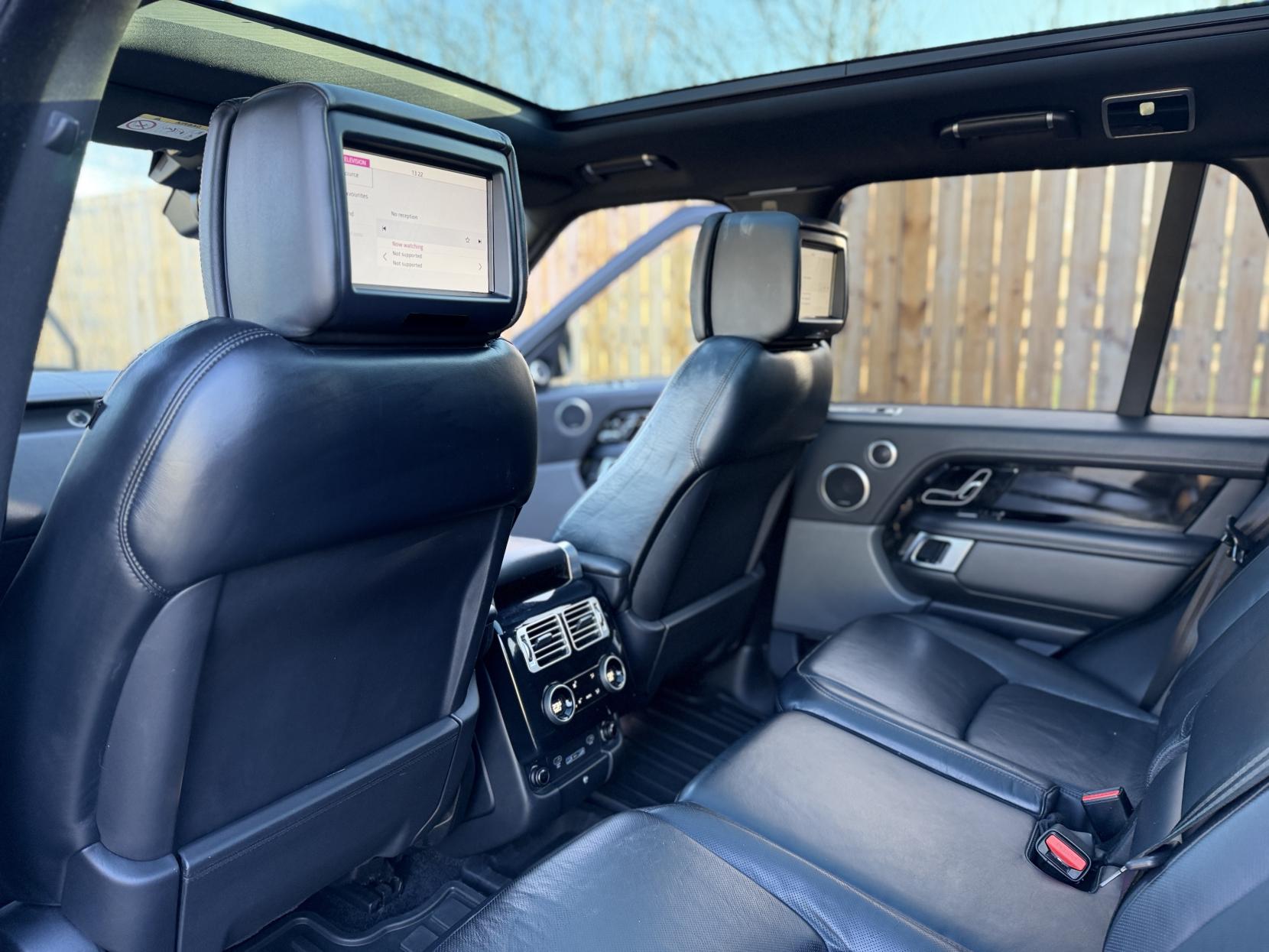 Land Rover Range Rover 3.0 TD V6 Vogue SE SUV 5dr Diesel Auto 4WD Euro 6 (s/s) (258 ps)