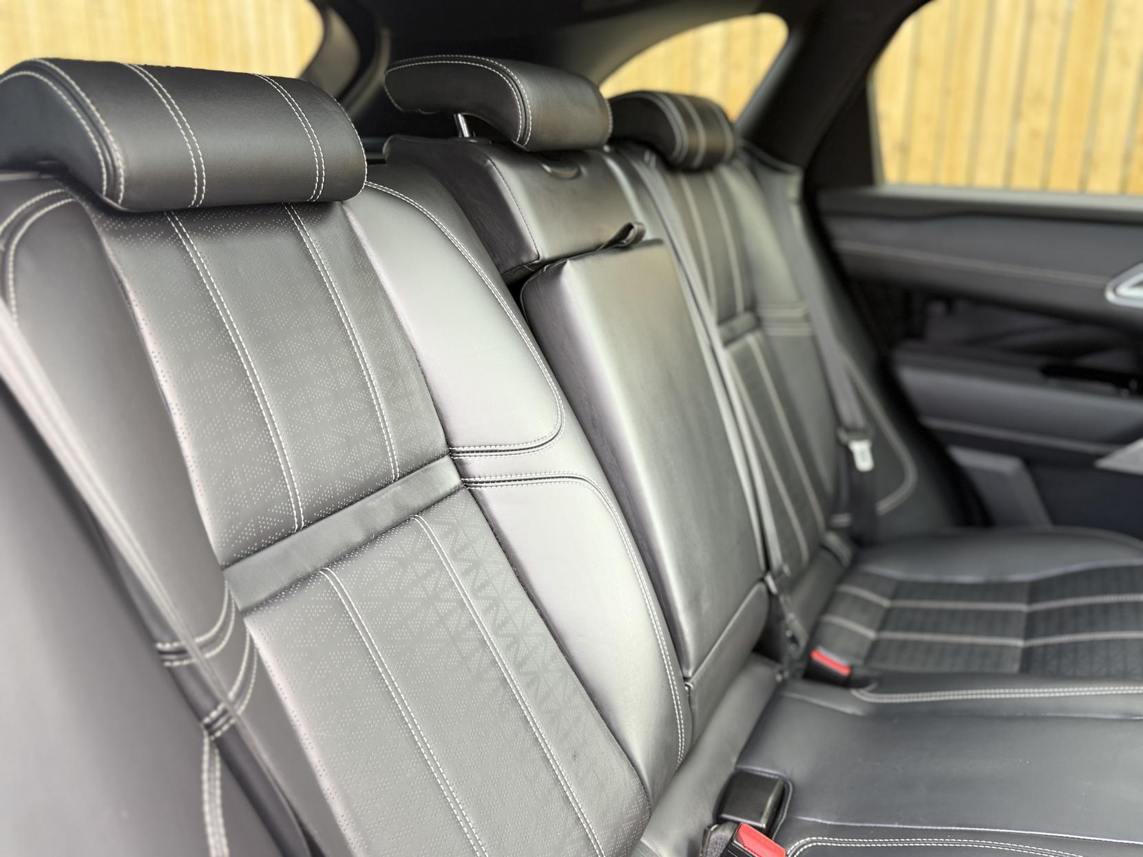 Land Rover Range Rover Velar 3.0 D300 R-Dynamic HSE SUV 5dr Diesel Auto 4WD Euro 6 (s/s) (300 ps)