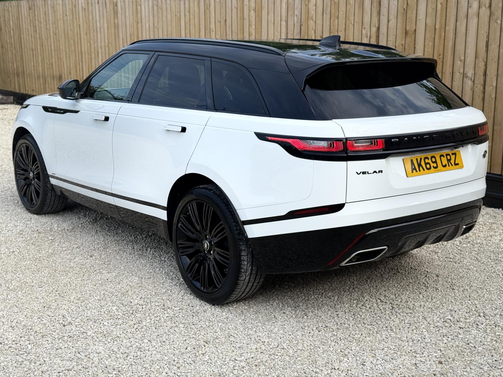 Land Rover Range Rover Velar 3.0 D300 R-Dynamic HSE SUV 5dr Diesel Auto 4WD Euro 6 (s/s) (300 ps)